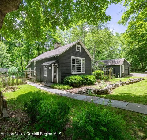 Homes For Sale - 19 Schoonmaker Lane<br/> Woodstock, NY 12498