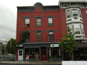 409 Warren St St, Hudson, New York - 3 Bedrooms  
2 Bathrooms  
1 Rooms - 
