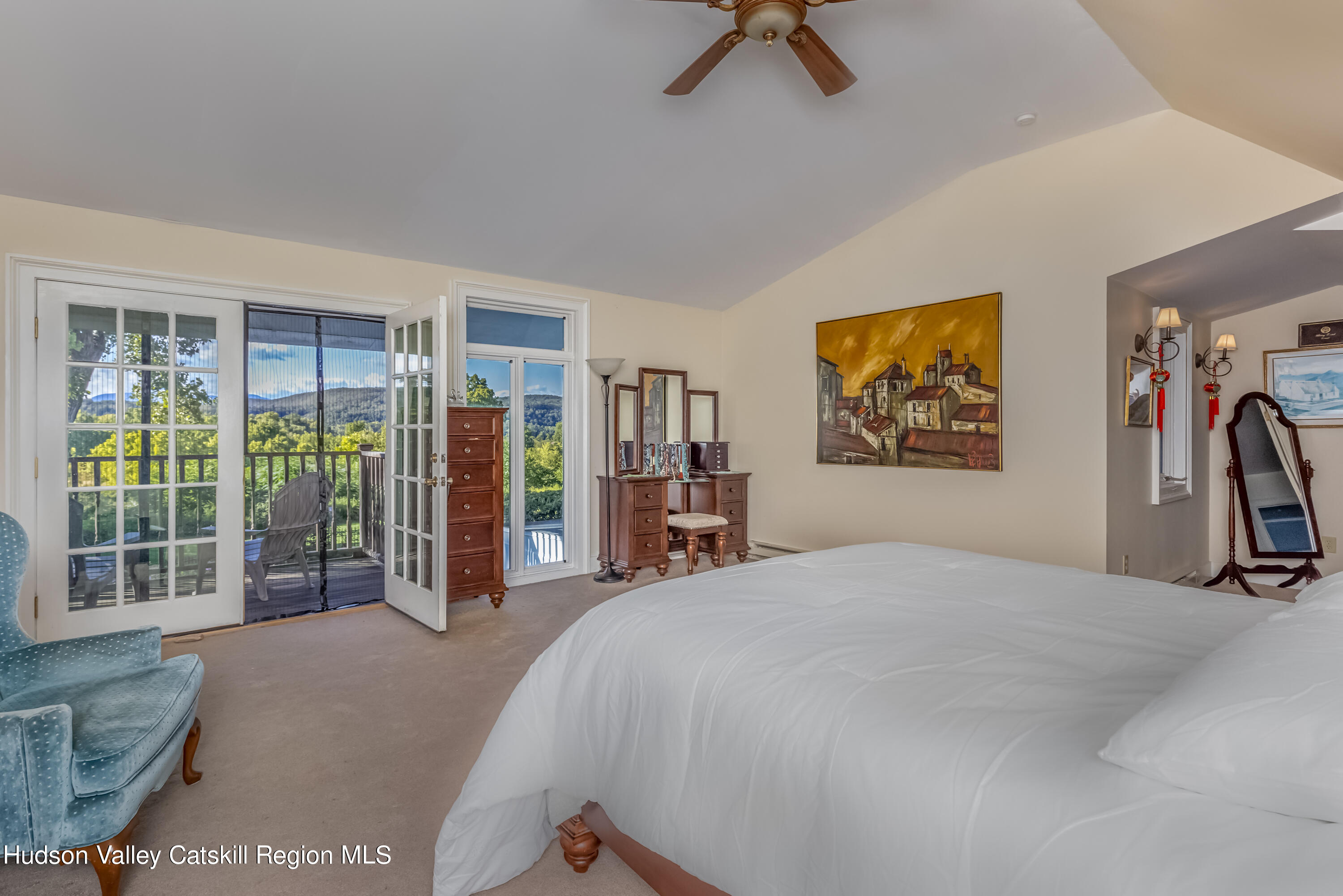 Hurley, New York 12443, United States, 5 Bedrooms Bedrooms, ,4 BathroomsBathrooms,Residential,Pending,47035