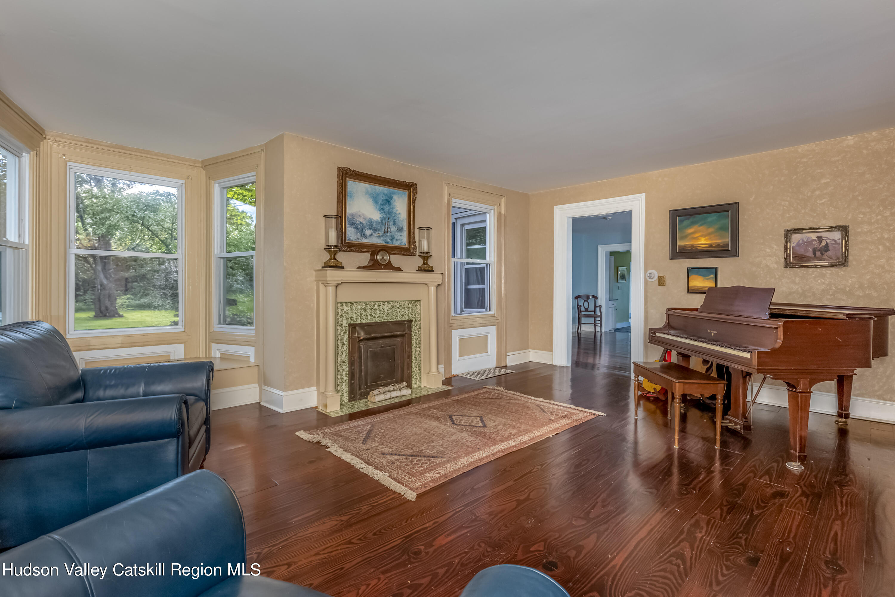 Hurley, New York 12443, United States, 5 Bedrooms Bedrooms, ,4 BathroomsBathrooms,Residential,Pending,47035