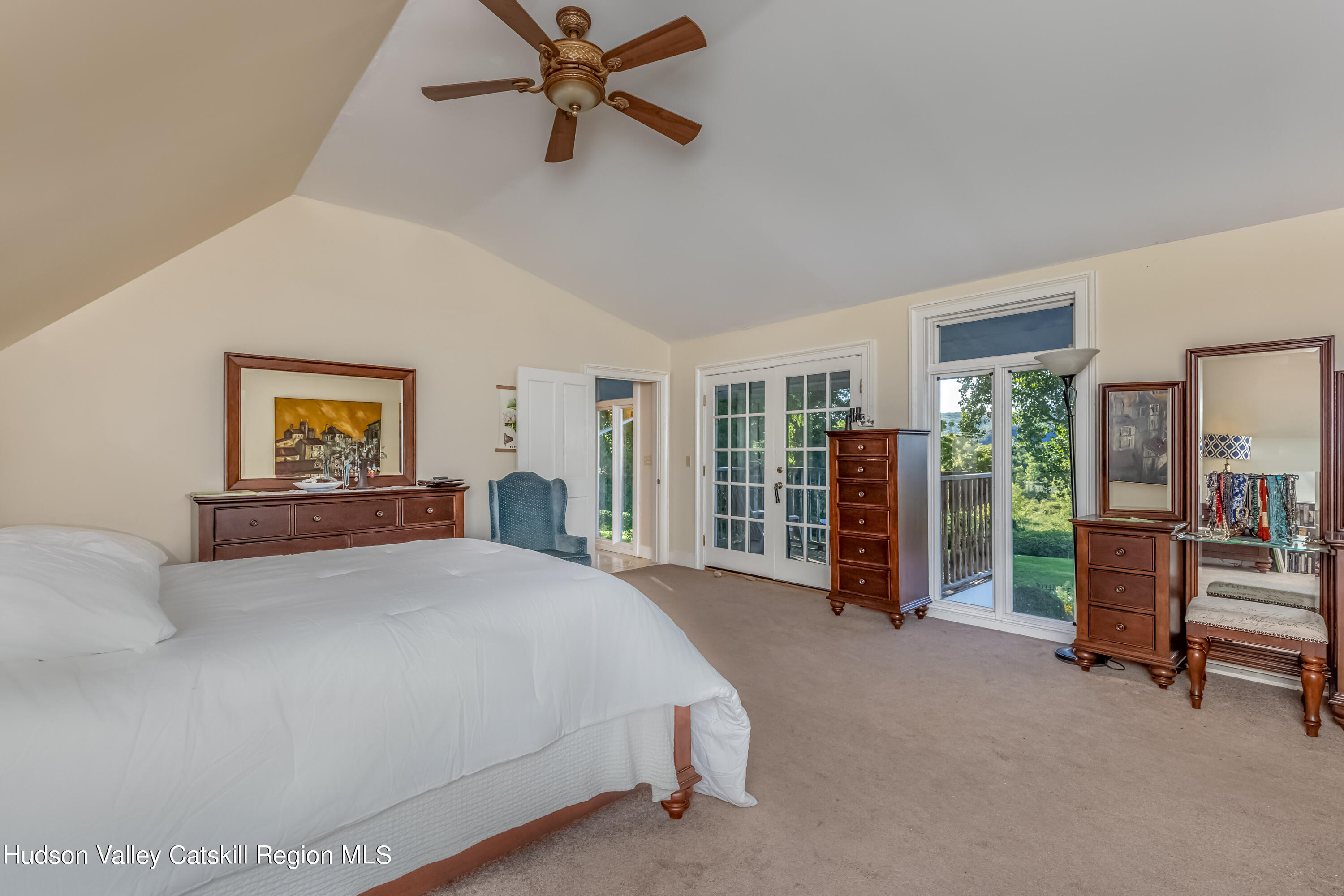 Hurley, New York 12443, United States, 5 Bedrooms Bedrooms, ,4 BathroomsBathrooms,Residential,Pending,47035