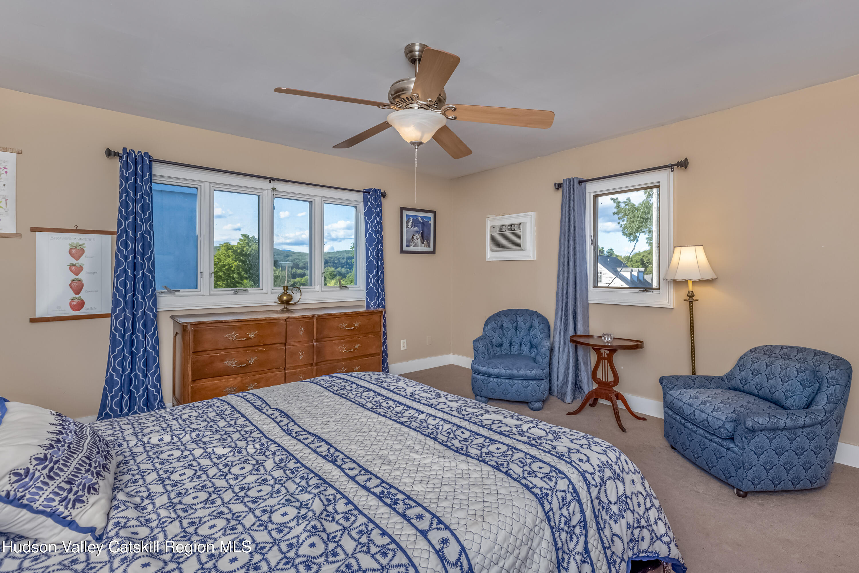 Hurley, New York 12443, United States, 5 Bedrooms Bedrooms, ,4 BathroomsBathrooms,Residential,Pending,47035