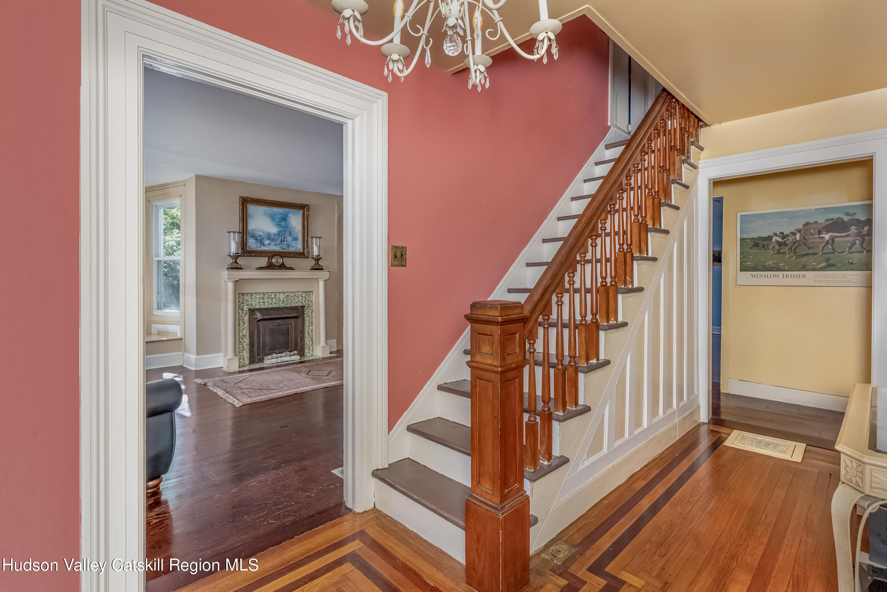 Hurley, New York 12443, United States, 5 Bedrooms Bedrooms, ,4 BathroomsBathrooms,Residential,Pending,47035