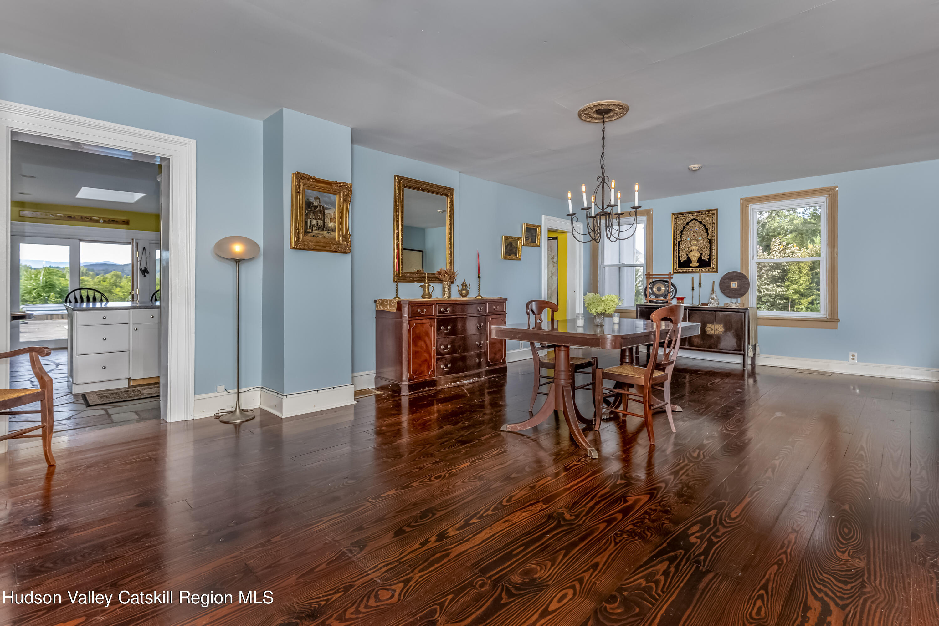 Hurley, New York 12443, United States, 5 Bedrooms Bedrooms, ,4 BathroomsBathrooms,Residential,Pending,47035