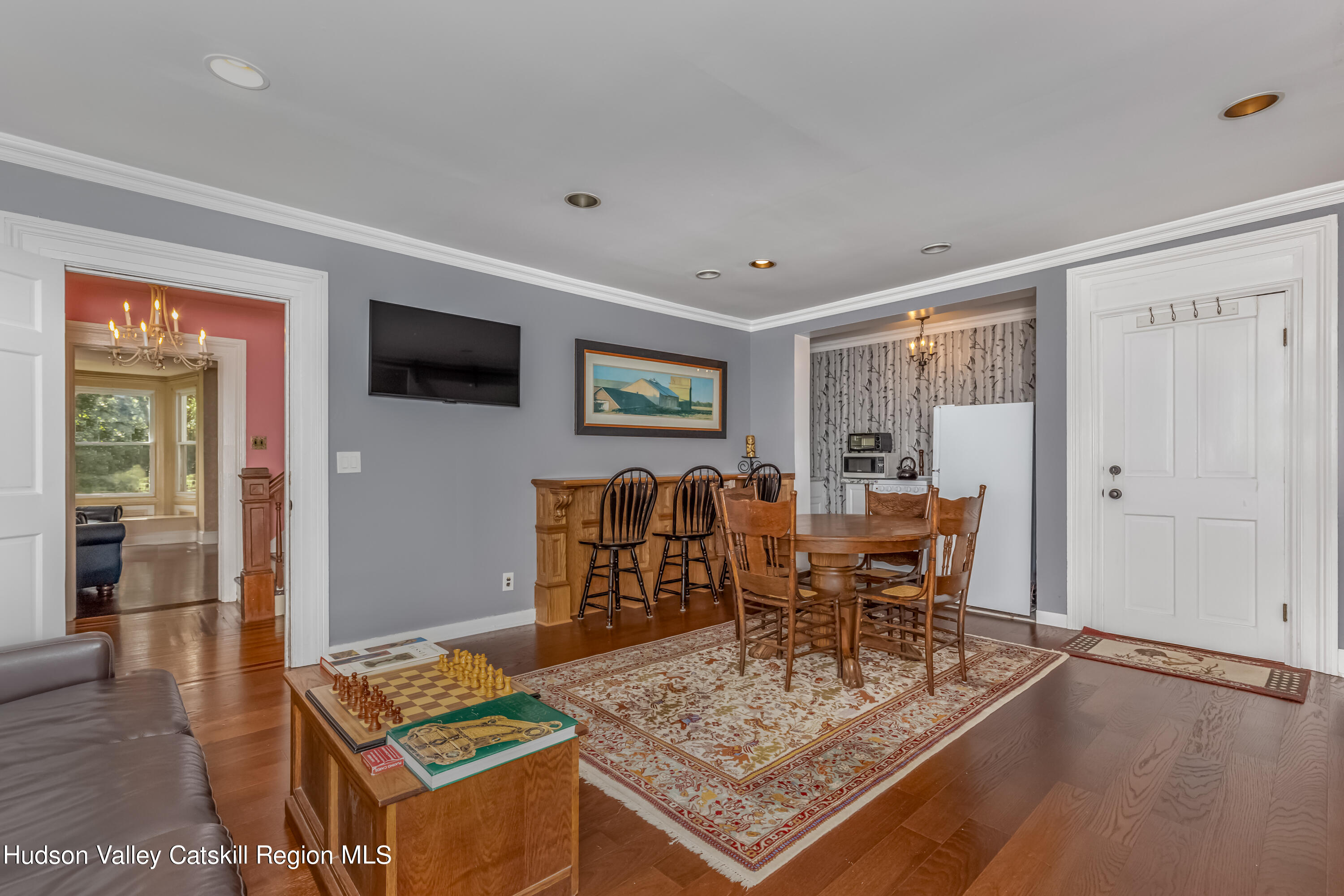 Hurley, New York 12443, United States, 5 Bedrooms Bedrooms, ,4 BathroomsBathrooms,Residential,Pending,47035