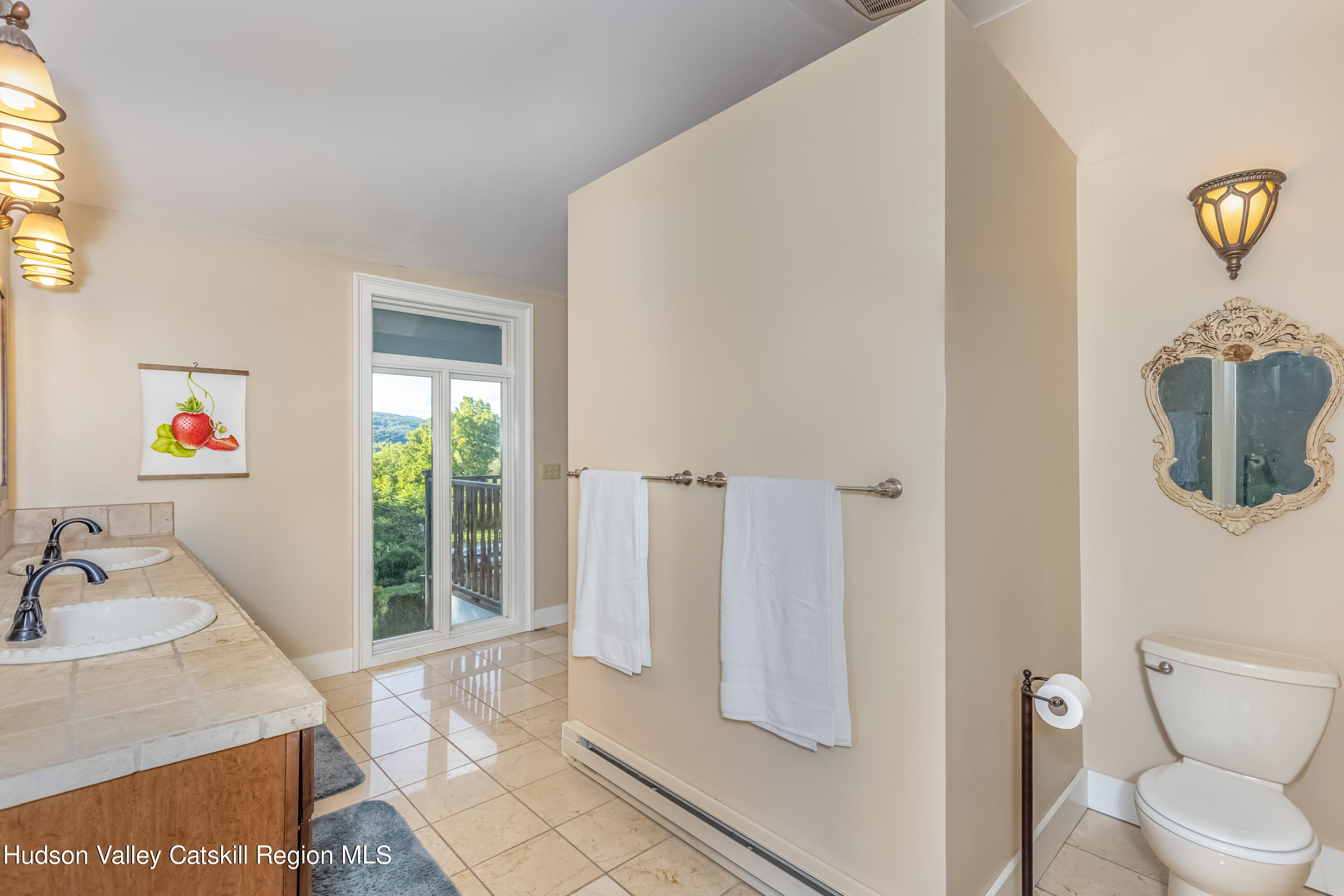 Hurley, New York 12443, United States, 5 Bedrooms Bedrooms, ,4 BathroomsBathrooms,Residential,Pending,47035