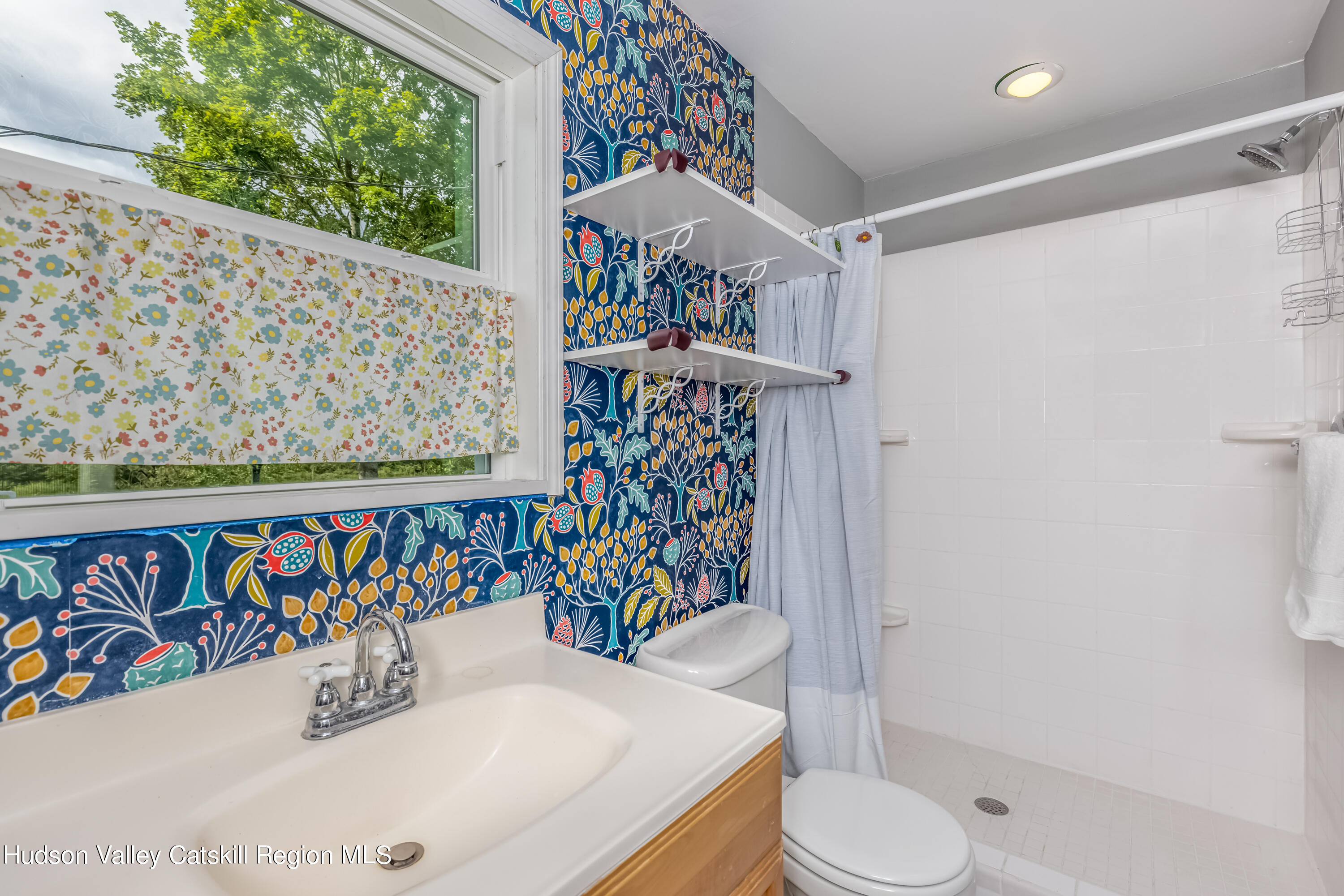 Hurley, New York 12443, United States, 5 Bedrooms Bedrooms, ,4 BathroomsBathrooms,Residential,Pending,47035