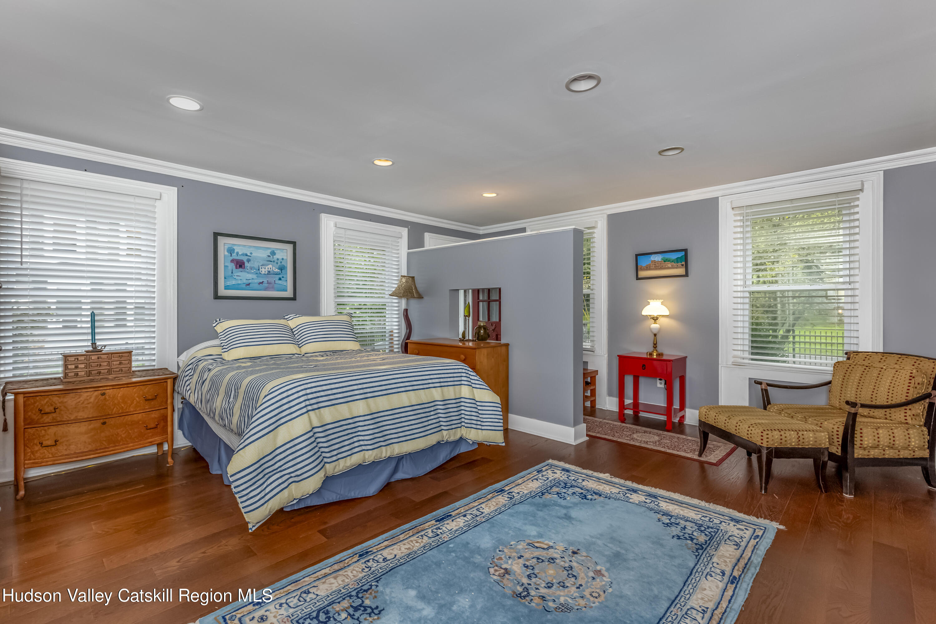 Hurley, New York 12443, United States, 5 Bedrooms Bedrooms, ,4 BathroomsBathrooms,Residential,Pending,47035