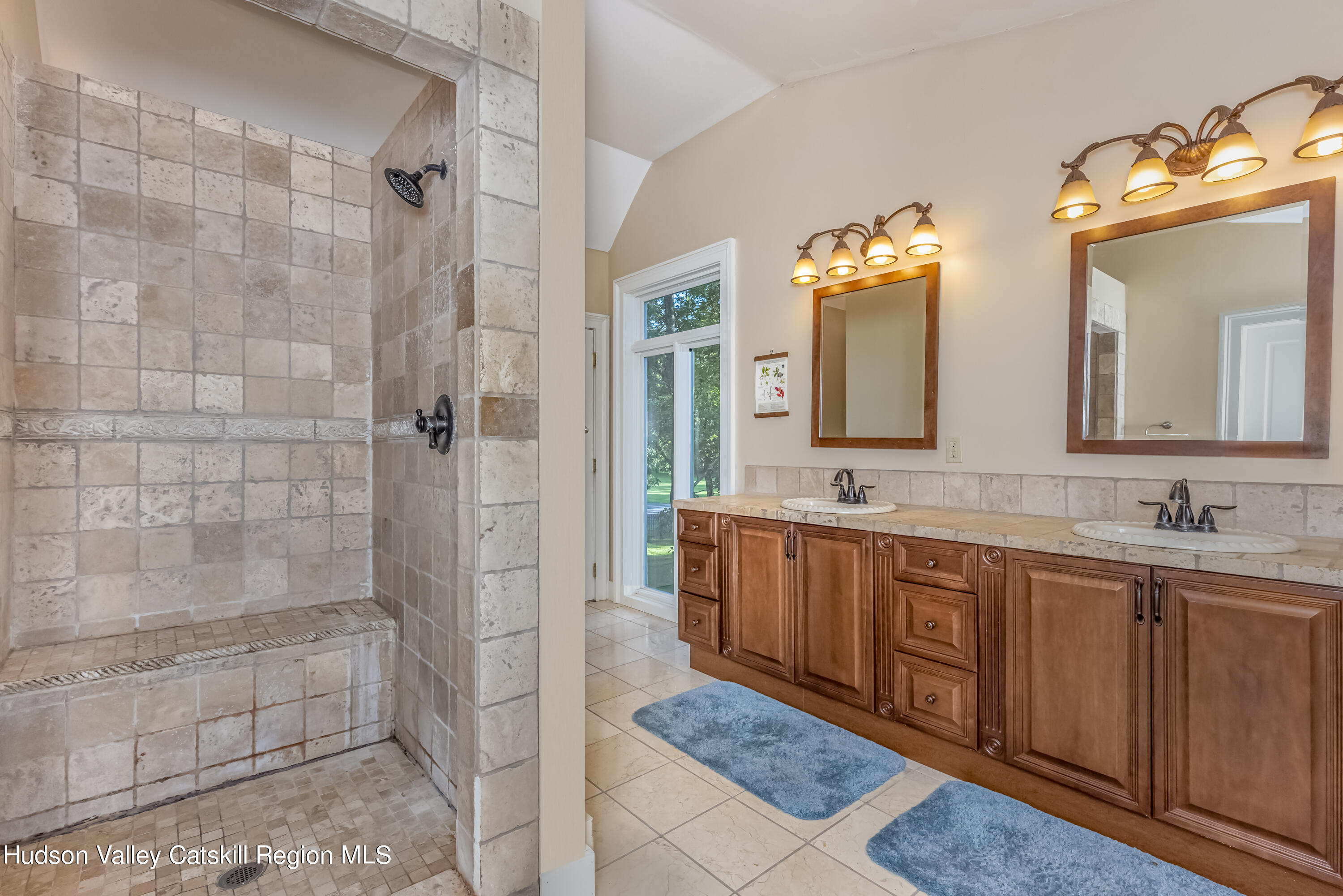 Hurley, New York 12443, United States, 5 Bedrooms Bedrooms, ,4 BathroomsBathrooms,Residential,Pending,47035