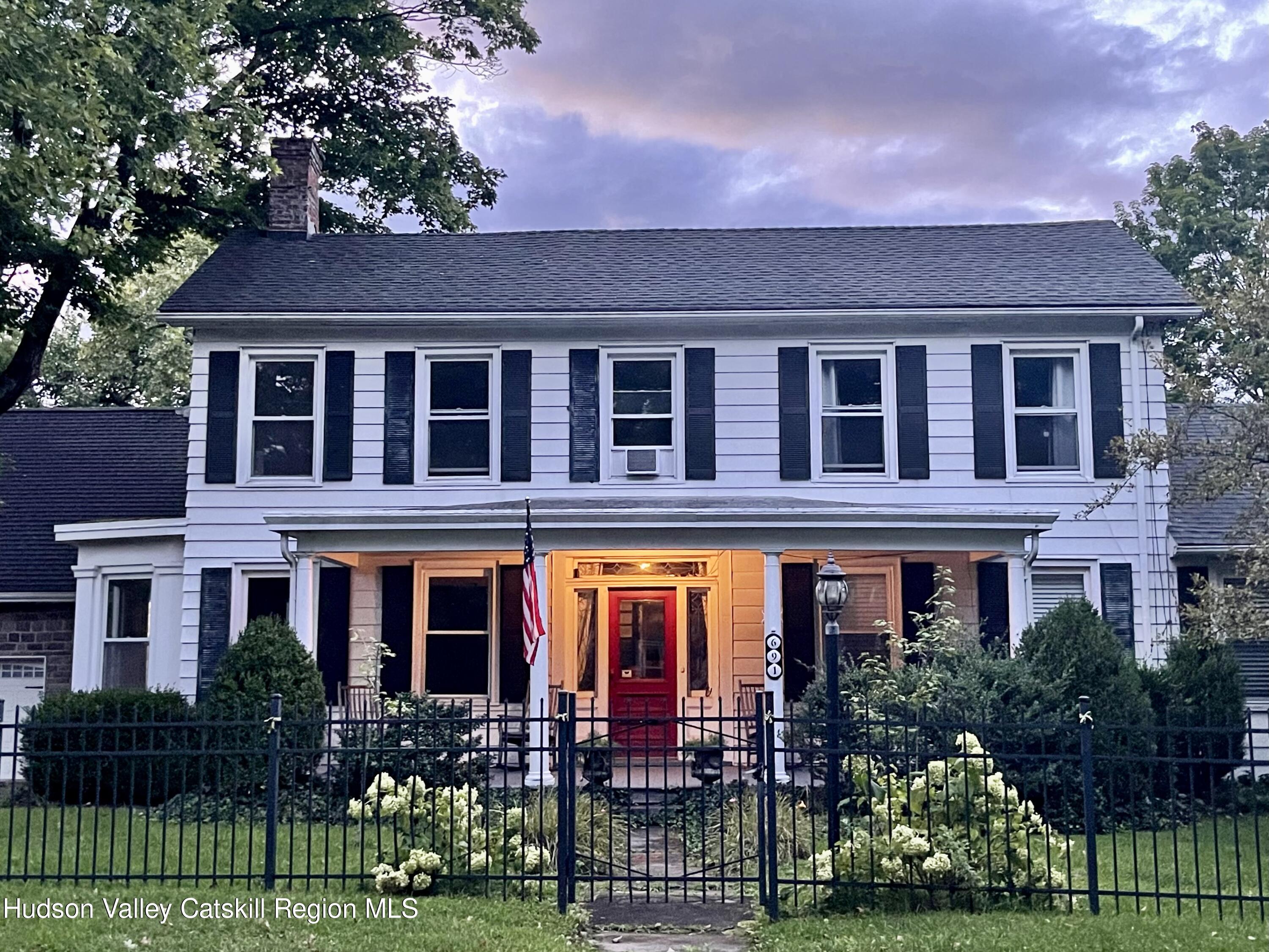 Hurley, New York 12443, United States, 5 Bedrooms Bedrooms, ,4 BathroomsBathrooms,Residential,Pending,47035