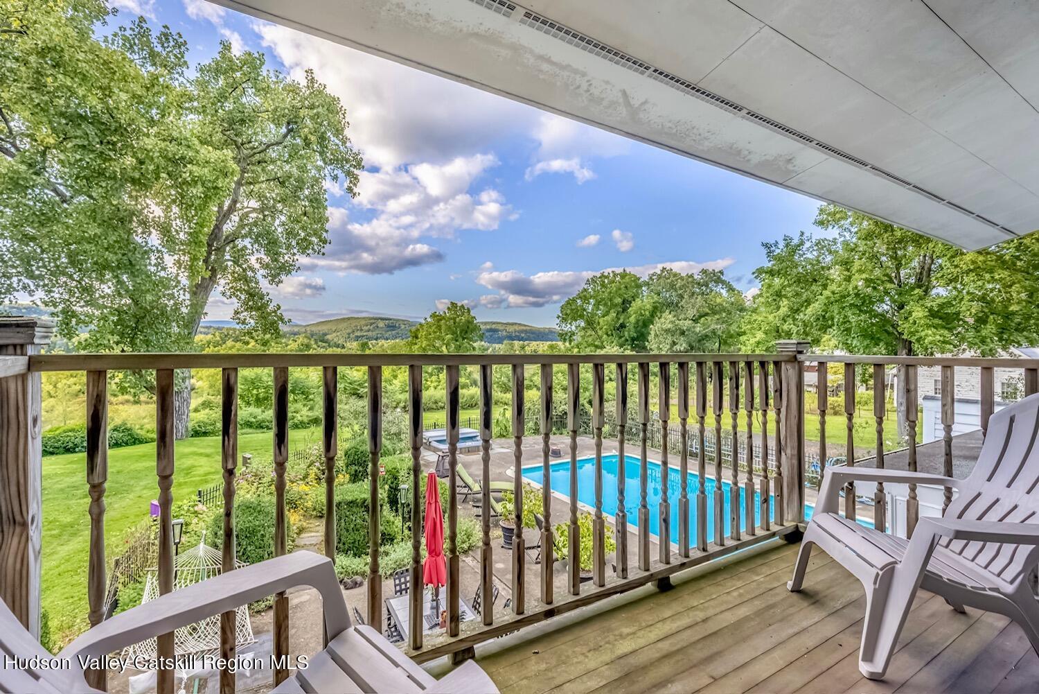 Hurley, New York 12443, United States, 5 Bedrooms Bedrooms, ,4 BathroomsBathrooms,Residential,Pending,47035