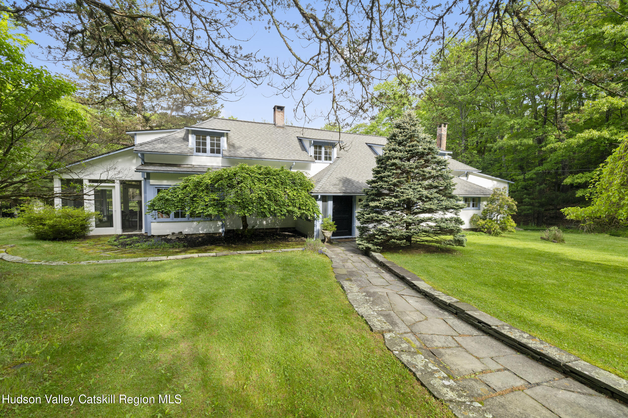 253 Upper Byrdcliffe Road, Woodstock, New York - 3 Bedrooms  
4 Bathrooms  
11 Rooms - 
