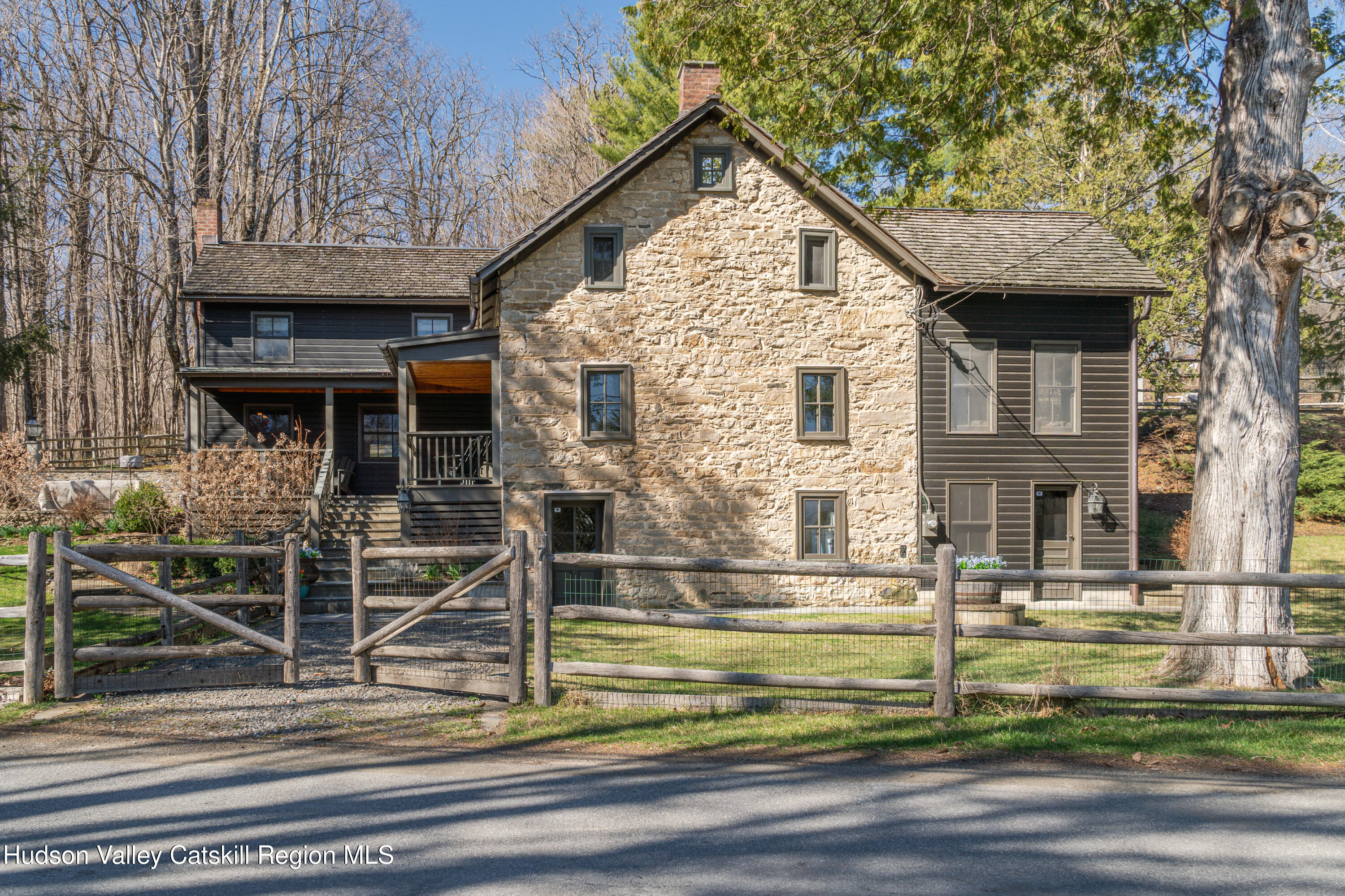 Rental Property at 7 Upper Whitfield Road, Accord, New York - Bedrooms: 2 
Bathrooms: 2 
Rooms: 6  - $9,500 MO.