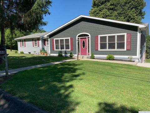 Homes For Sale - 160 Willowbrook Road<br/> Hudson, NY 12534
