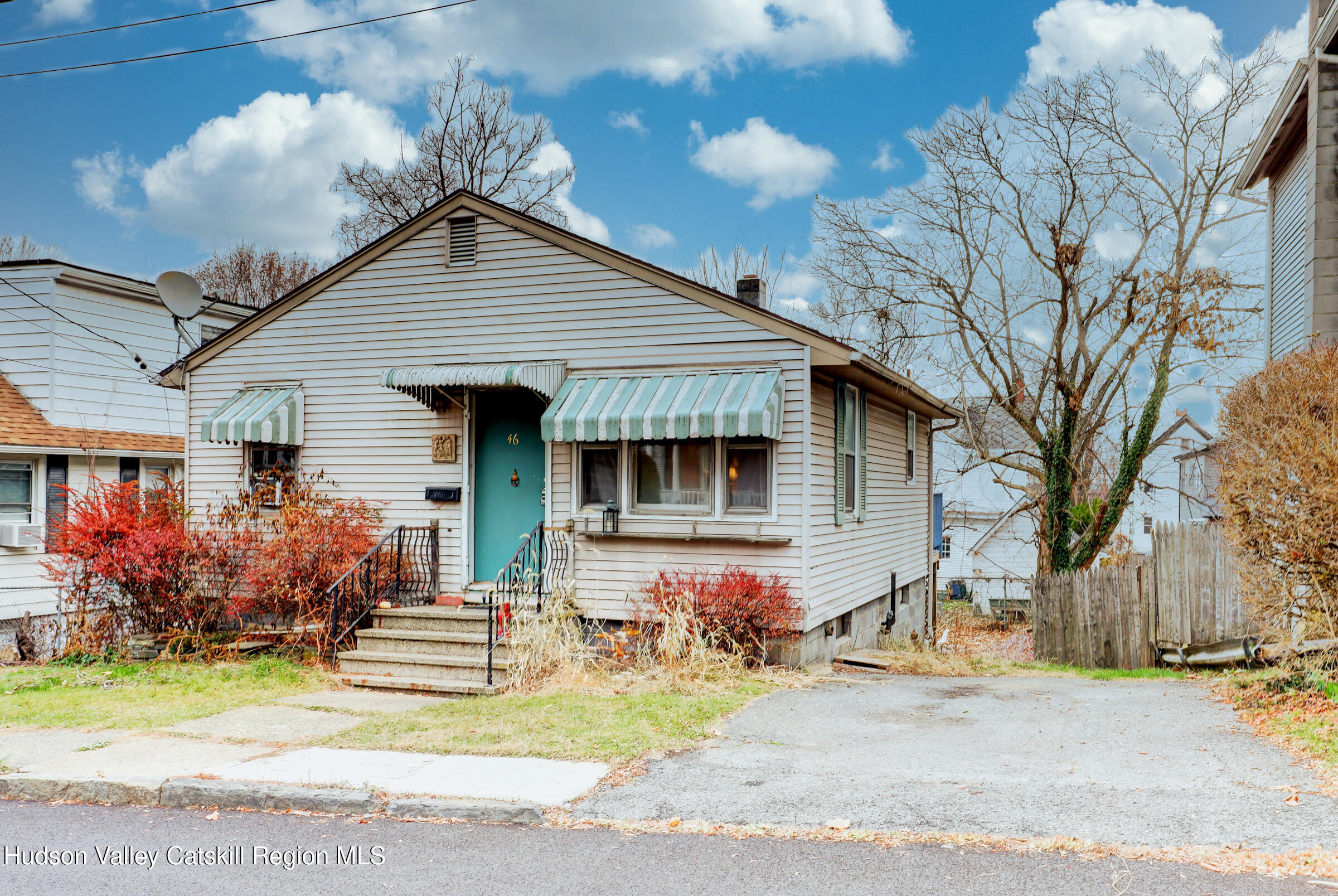 Kingston, New York 12401, United States, 2 Bedrooms Bedrooms, ,1 BathroomBathrooms,Residential,Pending,28525