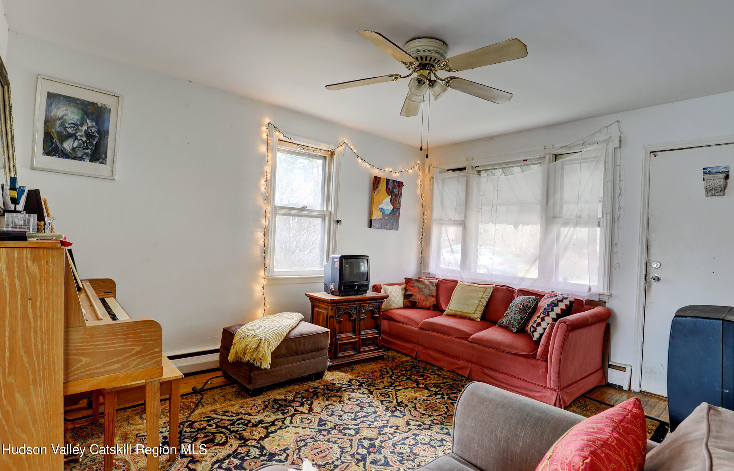 Kingston, New York 12401, United States, 2 Bedrooms Bedrooms, ,1 BathroomBathrooms,Residential,Pending,28525