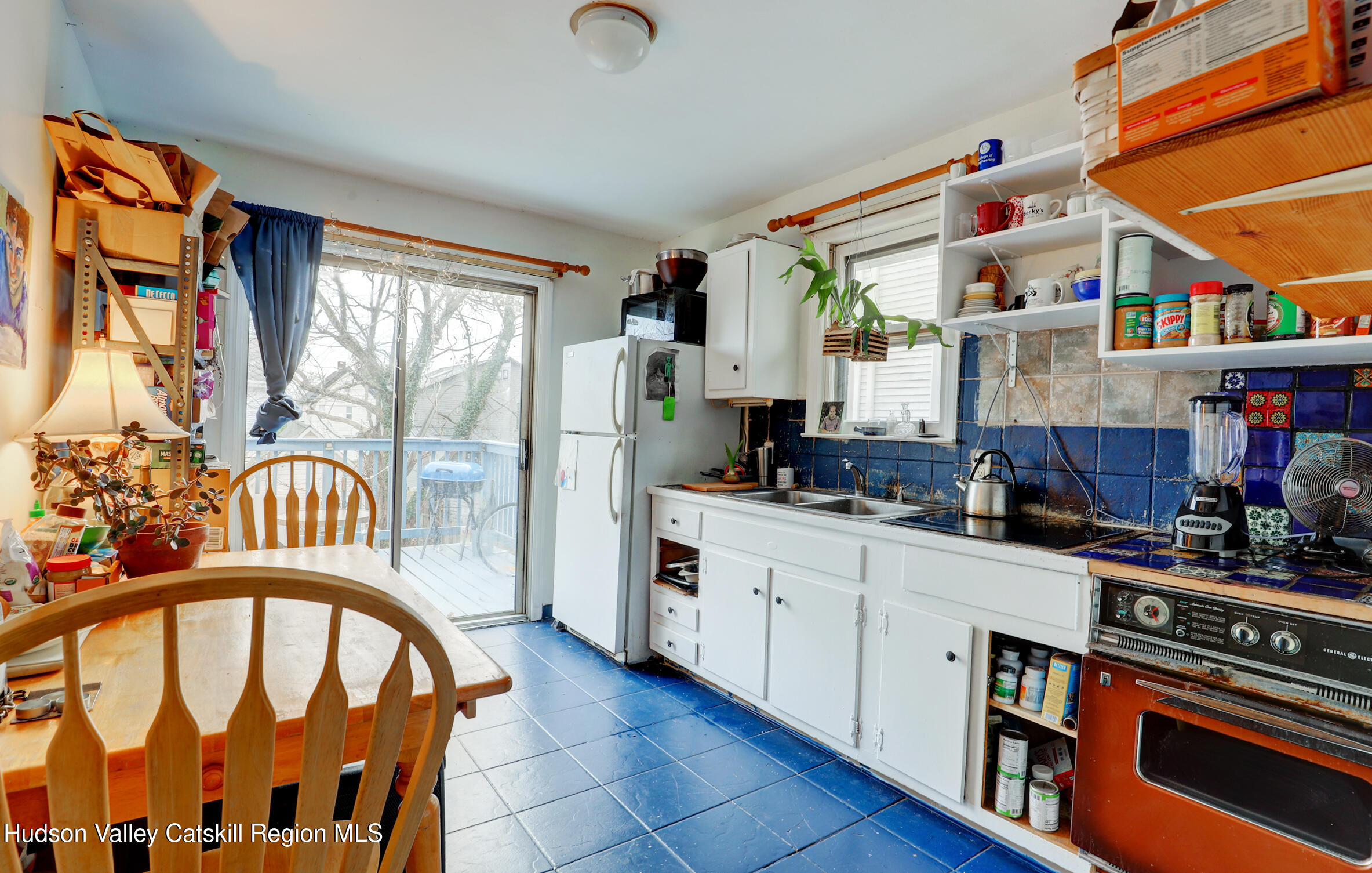 Kingston, New York 12401, United States, 2 Bedrooms Bedrooms, ,1 BathroomBathrooms,Residential,Pending,28525