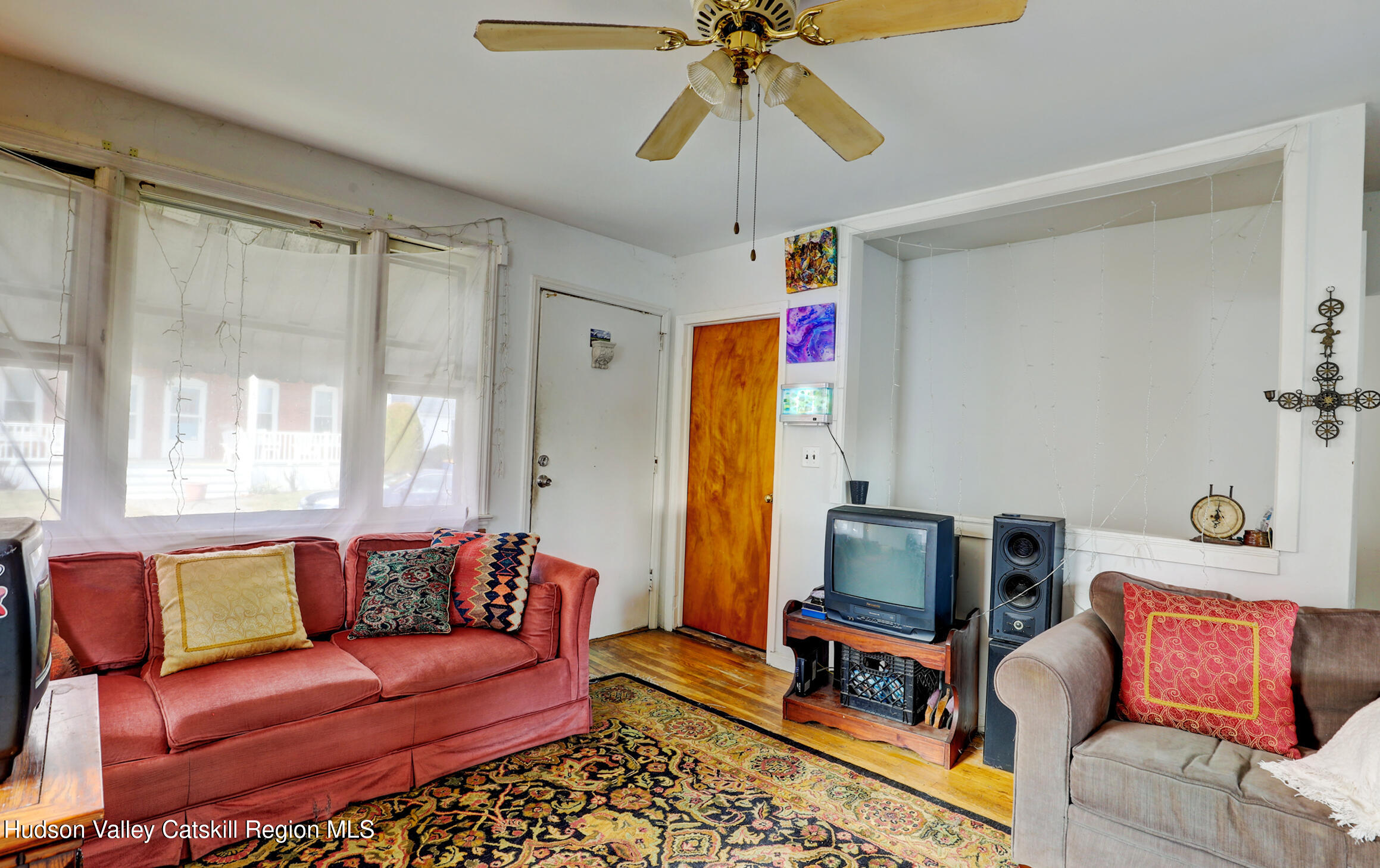 Kingston, New York 12401, United States, 2 Bedrooms Bedrooms, ,1 BathroomBathrooms,Residential,Pending,28525