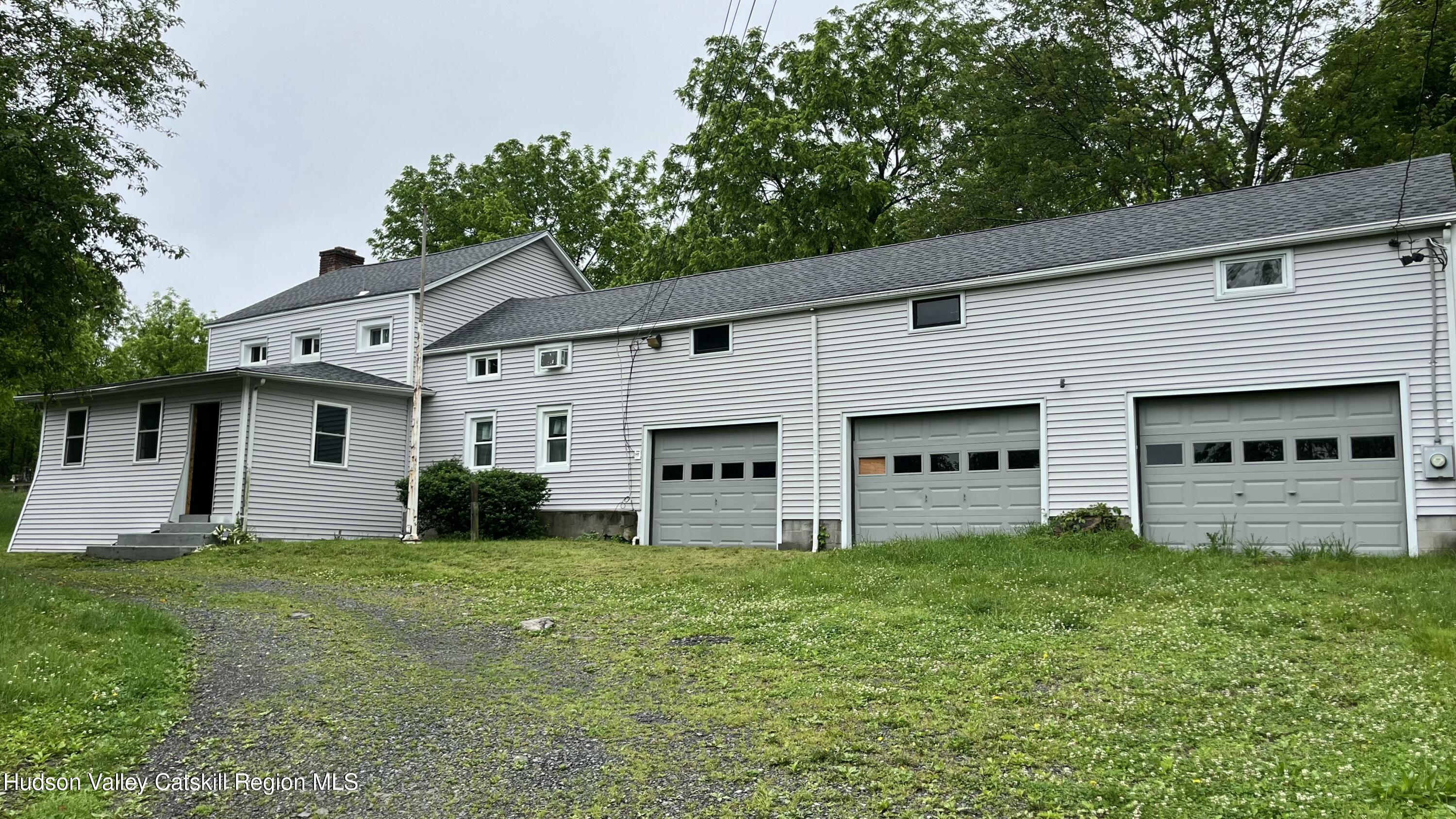 131 S Putt Corners Road, New Paltz, New York - 3 Bedrooms  
2 Bathrooms - 
