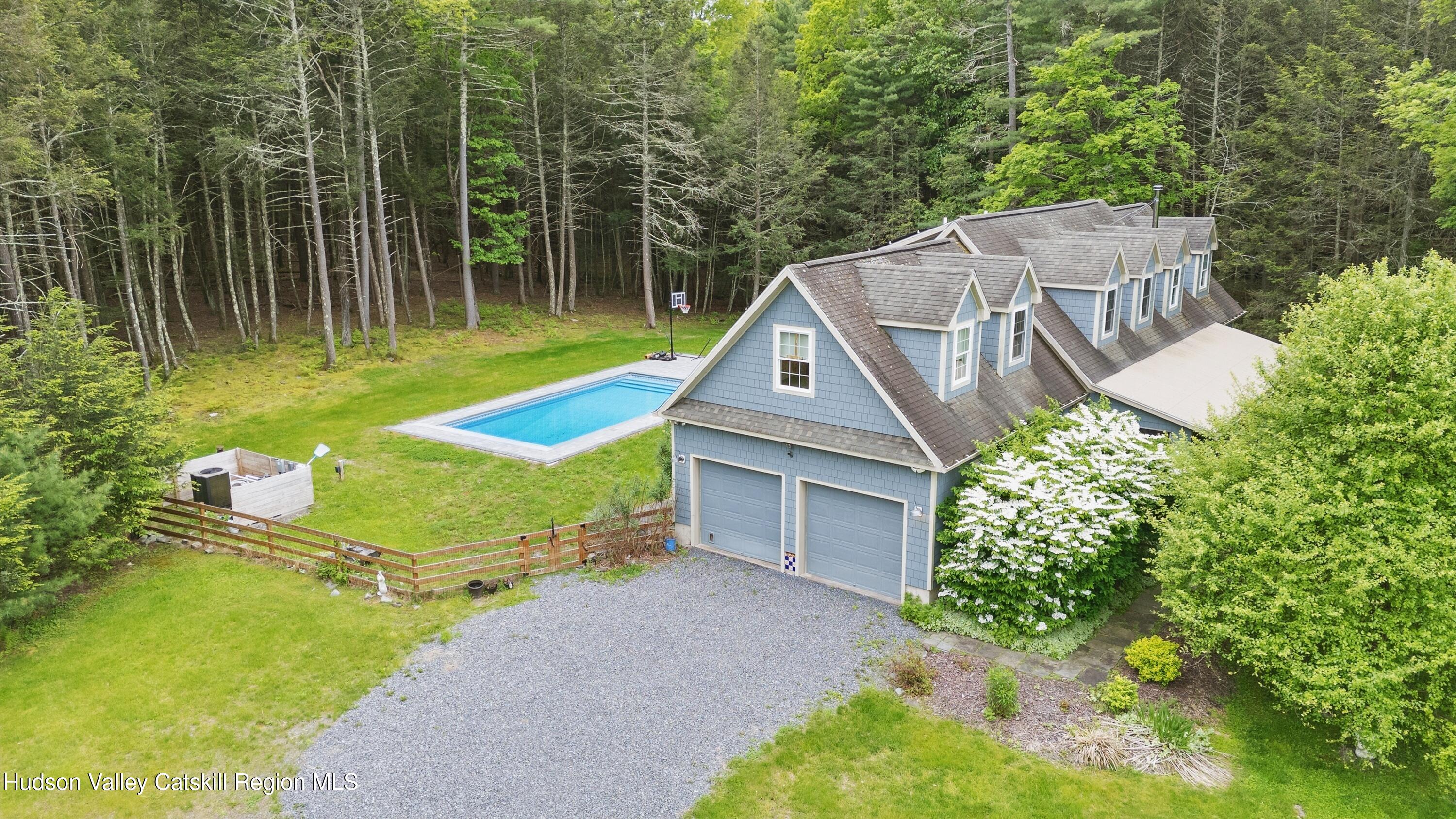 Hurley, New York 12443, United States, 4 Bedrooms Bedrooms, ,3 BathroomsBathrooms,Residential,Pending,135785