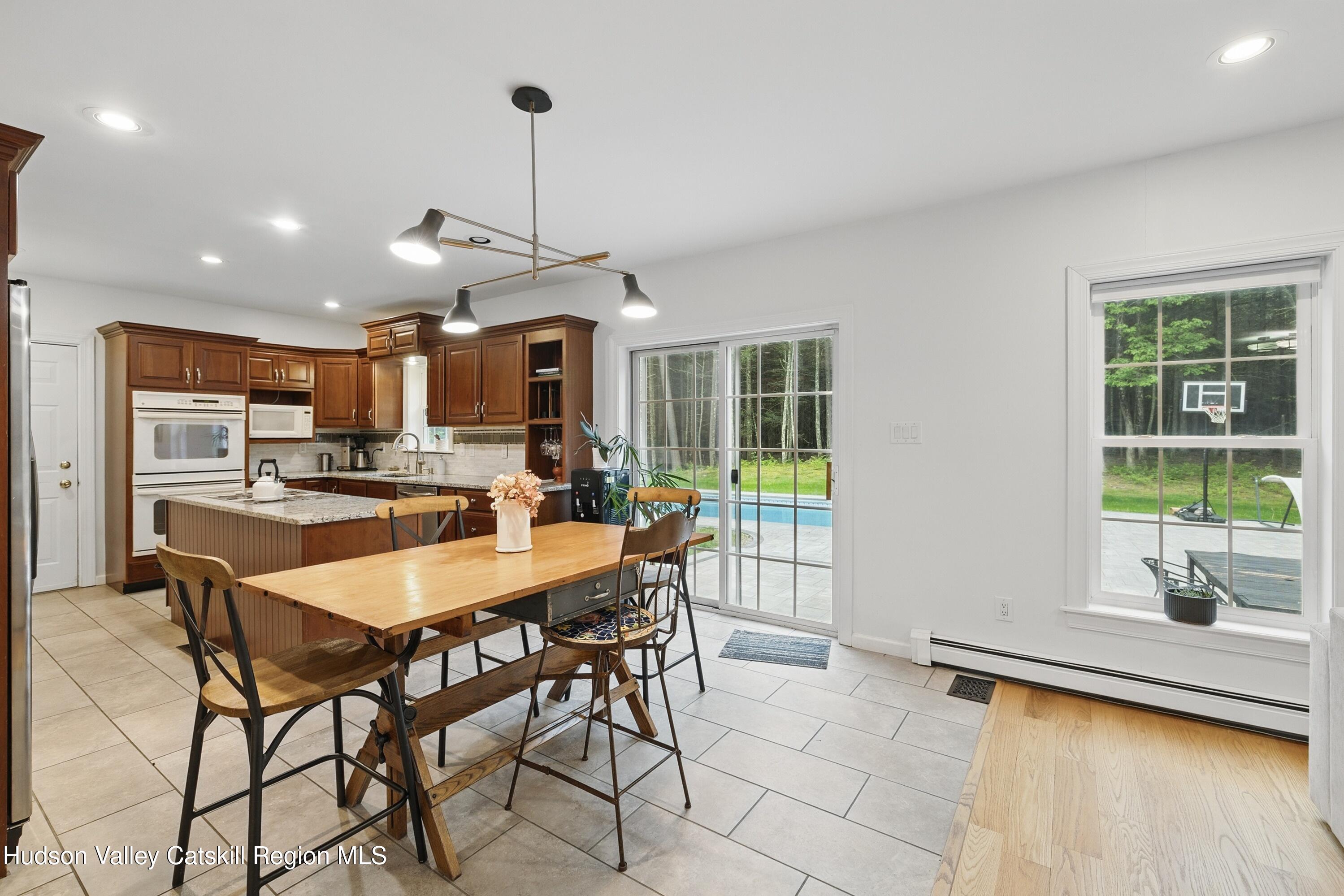 Hurley, New York 12443, United States, 4 Bedrooms Bedrooms, ,3 BathroomsBathrooms,Residential,Pending,135785