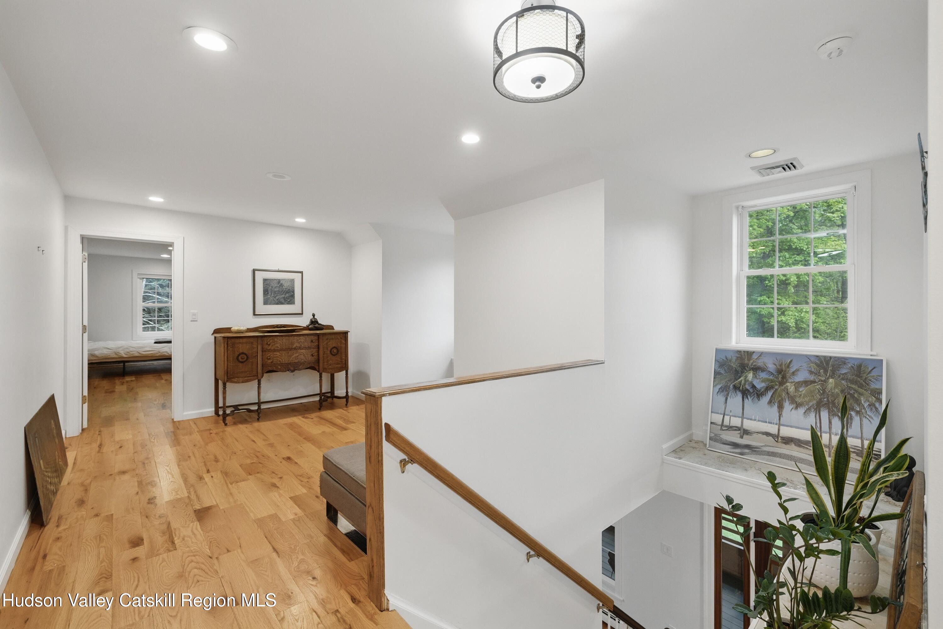 Hurley, New York 12443, United States, 4 Bedrooms Bedrooms, ,3 BathroomsBathrooms,Residential,Pending,135785