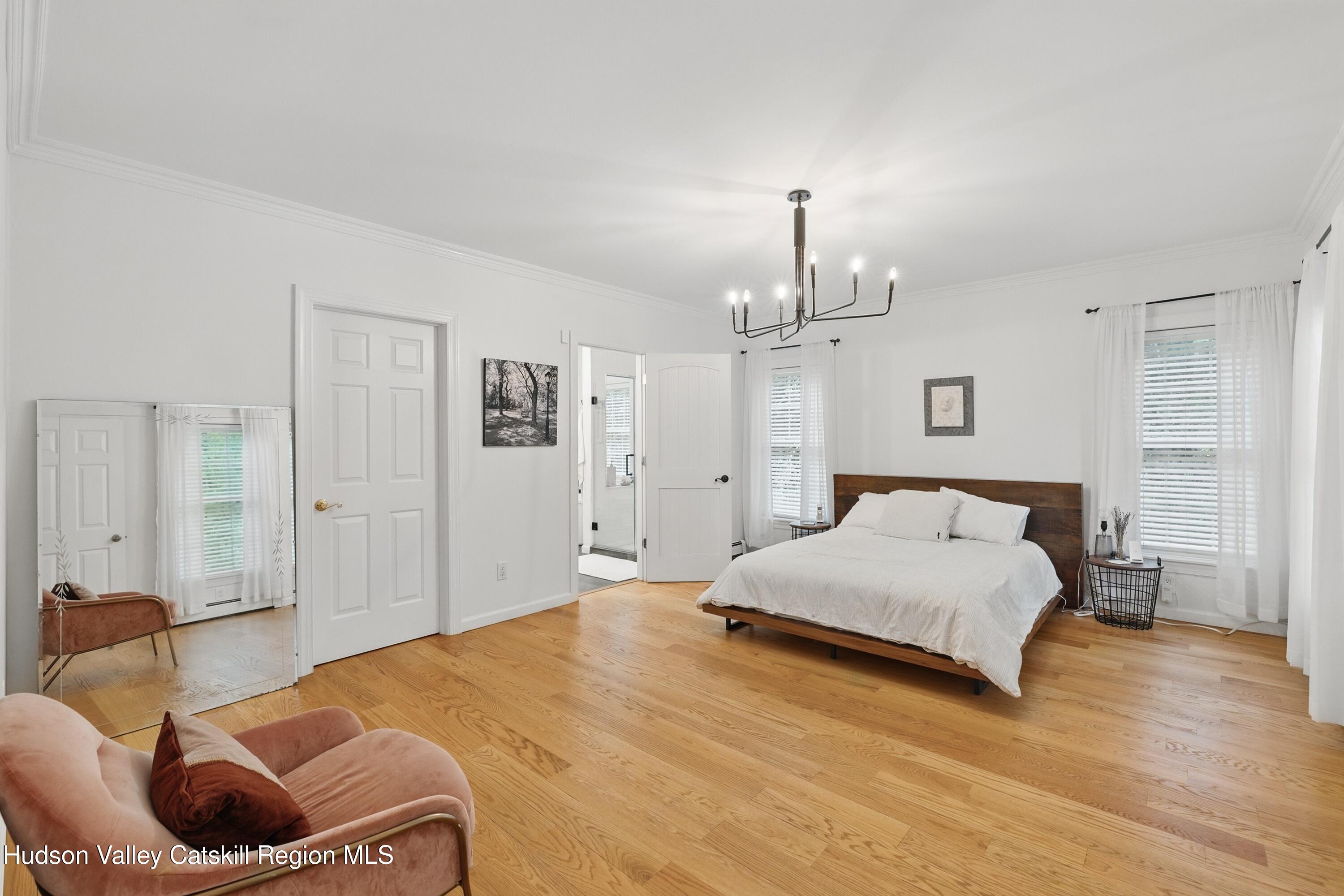 Hurley, New York 12443, United States, 4 Bedrooms Bedrooms, ,3 BathroomsBathrooms,Residential,Pending,135785