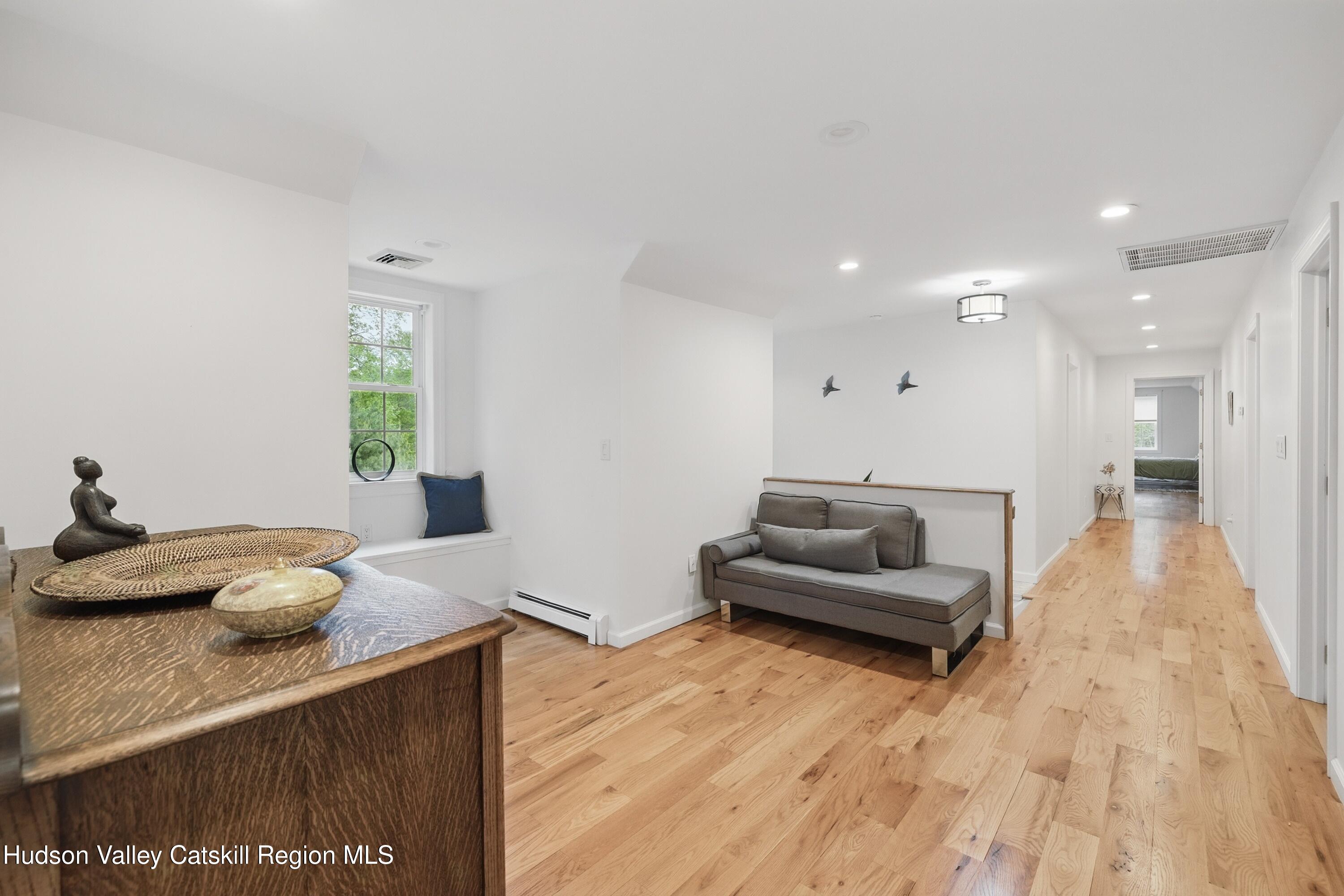 Hurley, New York 12443, United States, 4 Bedrooms Bedrooms, ,3 BathroomsBathrooms,Residential,Pending,135785