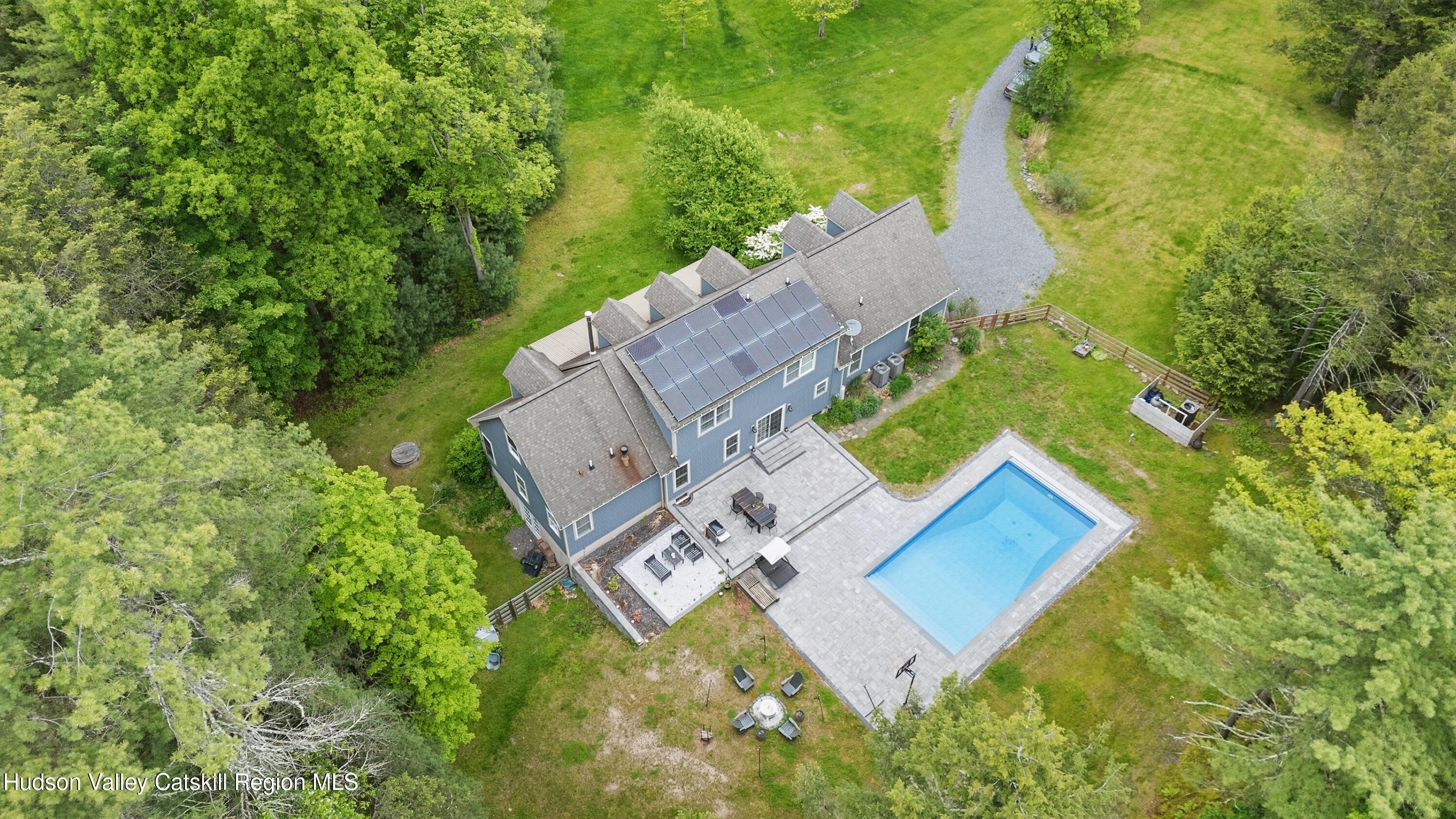 Hurley, New York 12443, United States, 4 Bedrooms Bedrooms, ,3 BathroomsBathrooms,Residential,Pending,135785