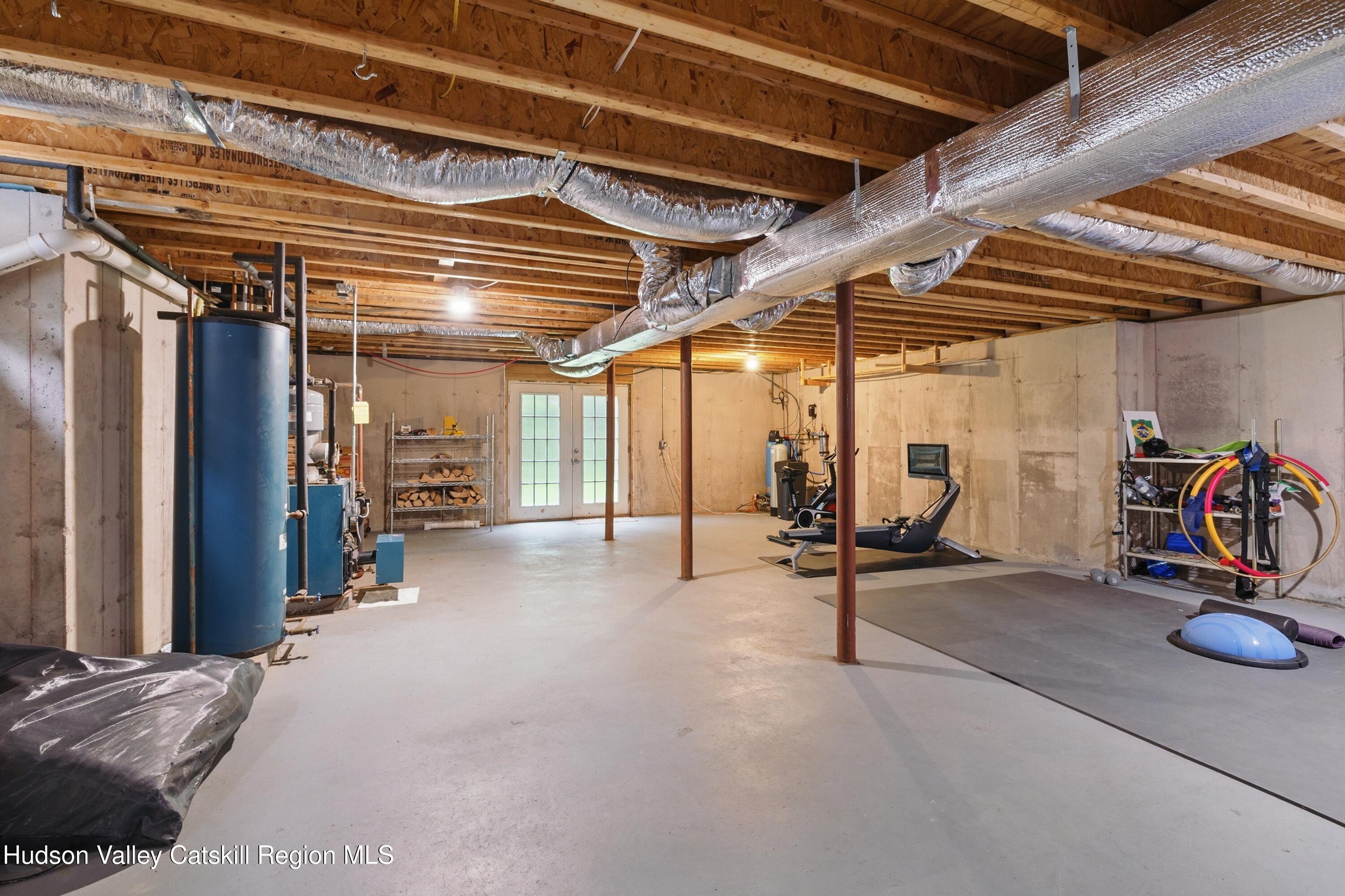 Hurley, New York 12443, United States, 4 Bedrooms Bedrooms, ,3 BathroomsBathrooms,Residential,Pending,135785