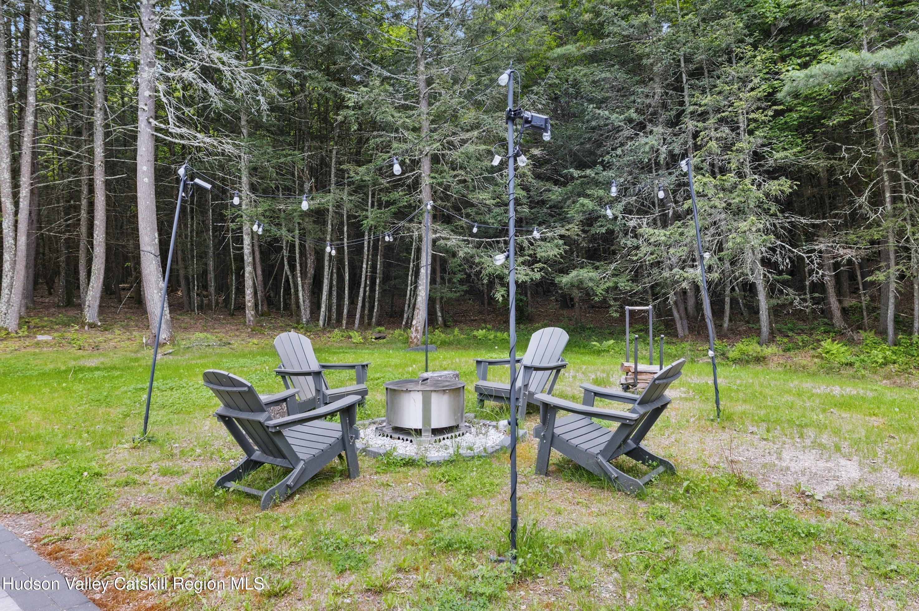 Hurley, New York 12443, United States, 4 Bedrooms Bedrooms, ,3 BathroomsBathrooms,Residential,Pending,135785