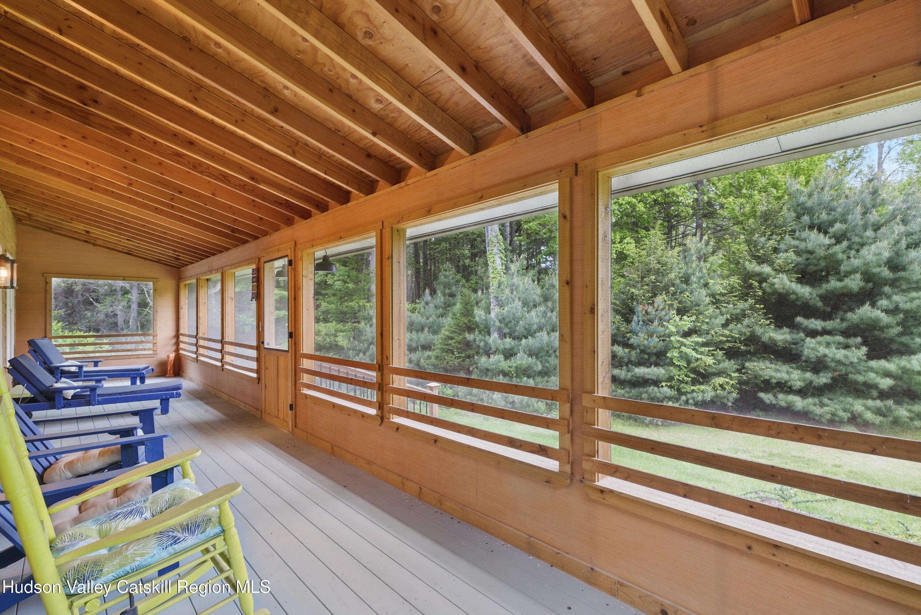 Hurley, New York 12443, United States, 4 Bedrooms Bedrooms, ,3 BathroomsBathrooms,Residential,Pending,135785