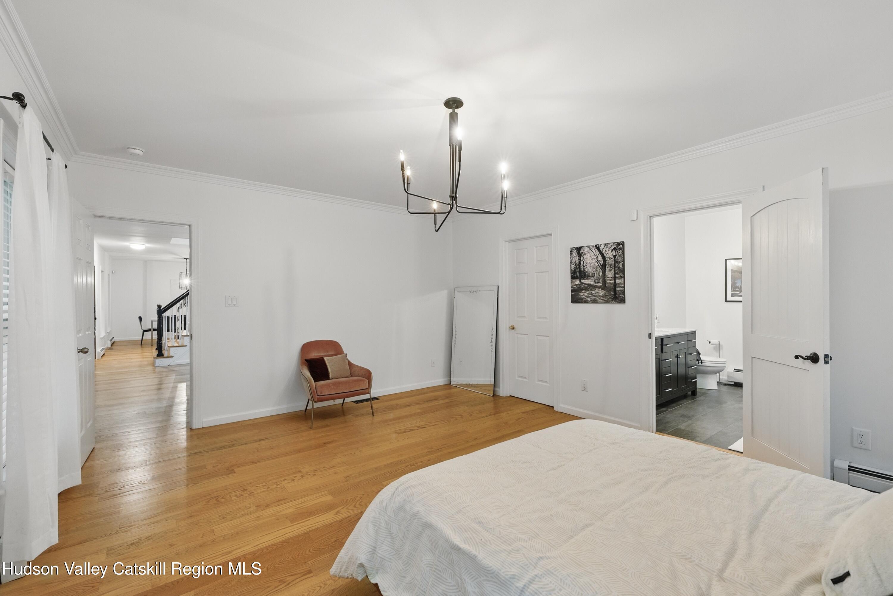 Hurley, New York 12443, United States, 4 Bedrooms Bedrooms, ,3 BathroomsBathrooms,Residential,Pending,135785