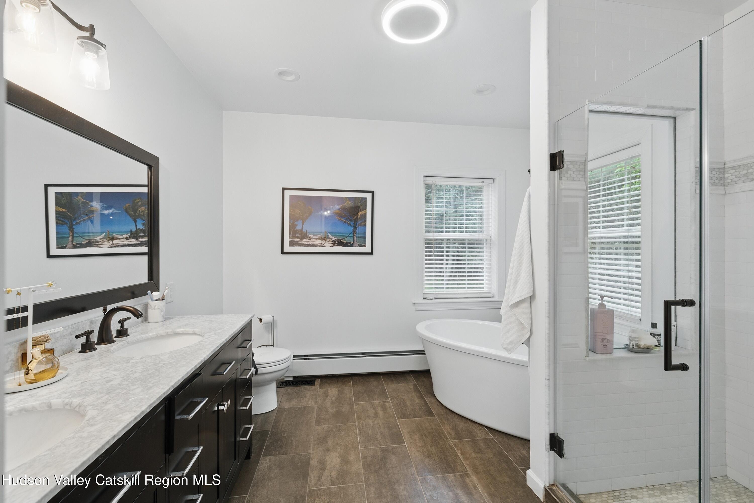 Hurley, New York 12443, United States, 4 Bedrooms Bedrooms, ,3 BathroomsBathrooms,Residential,Pending,135785