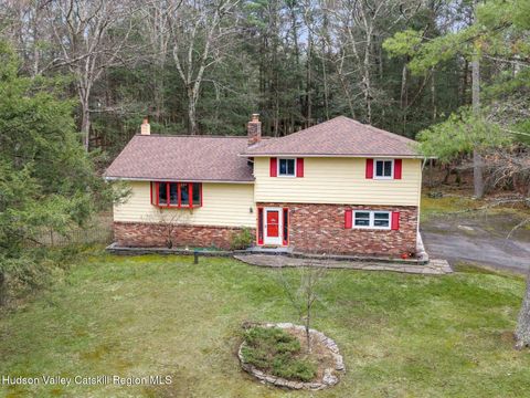 Photo of 39 Whitney Drive, Woodstock, NY 12498 (MLS # 20261472)