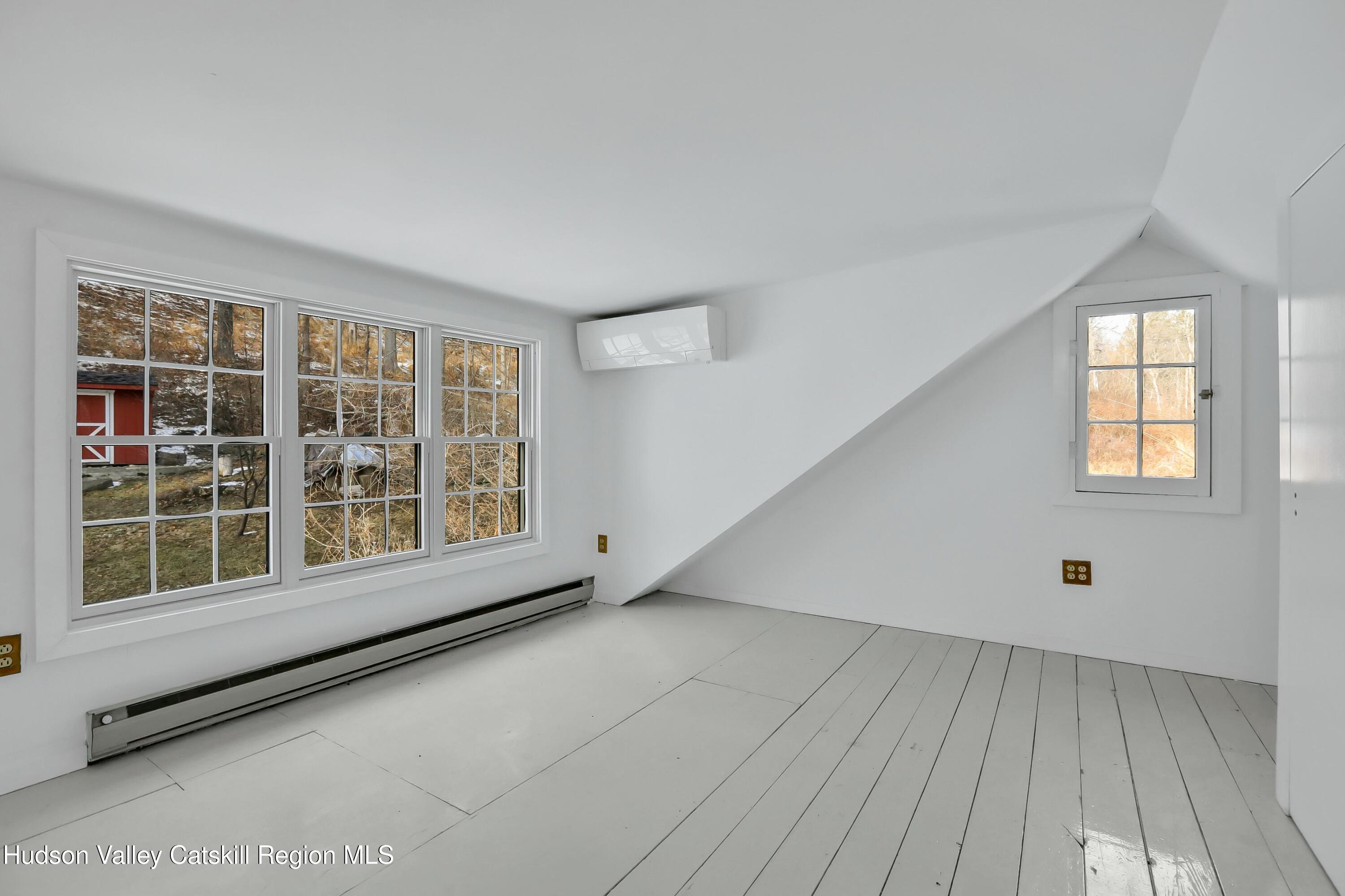 Kingston, New York 12401, United States, 2 Bedrooms Bedrooms, ,1 BathroomBathrooms,Residential,Pending,20906