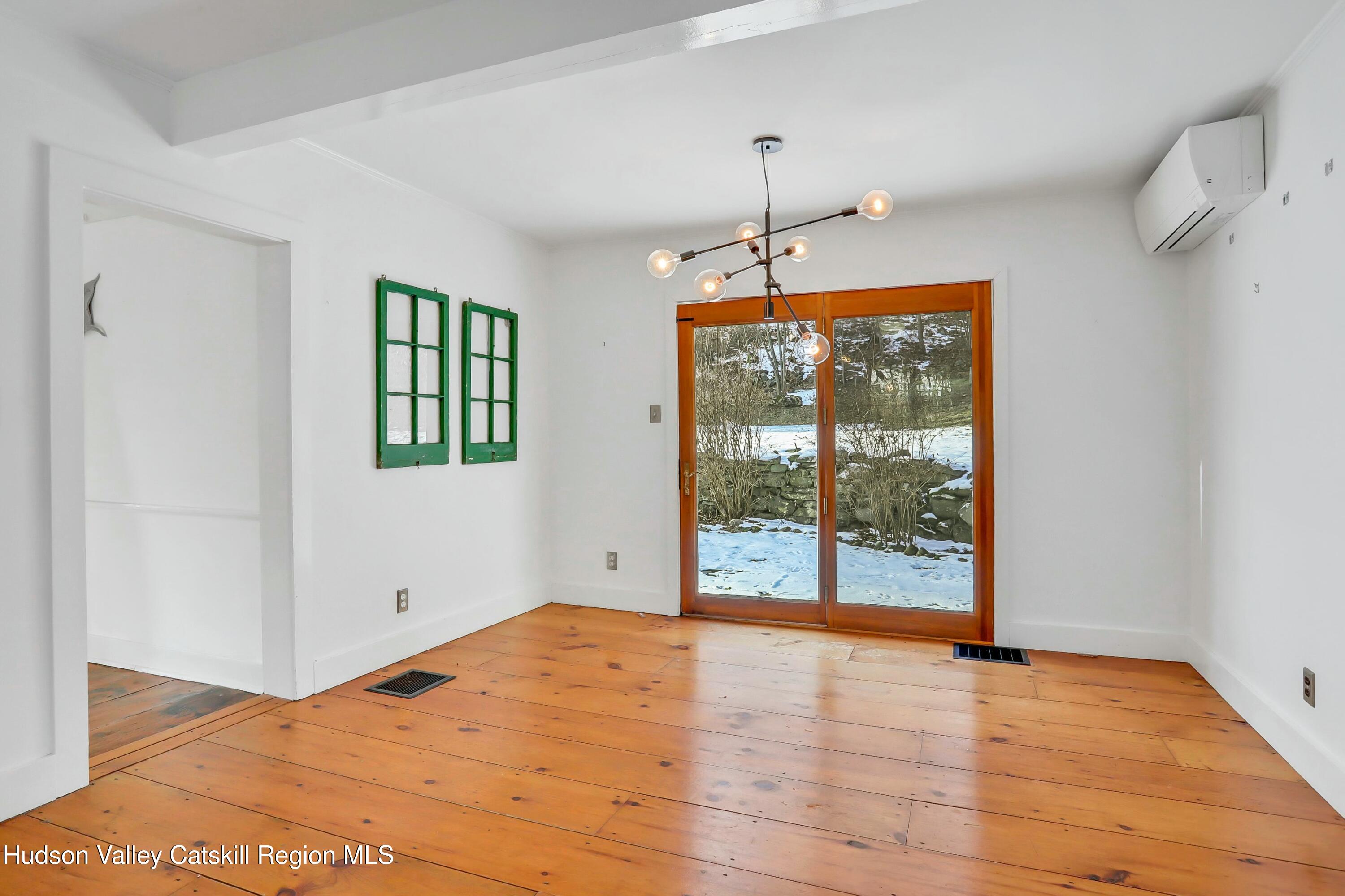 Kingston, New York 12401, United States, 2 Bedrooms Bedrooms, ,1 BathroomBathrooms,Residential,Pending,20906