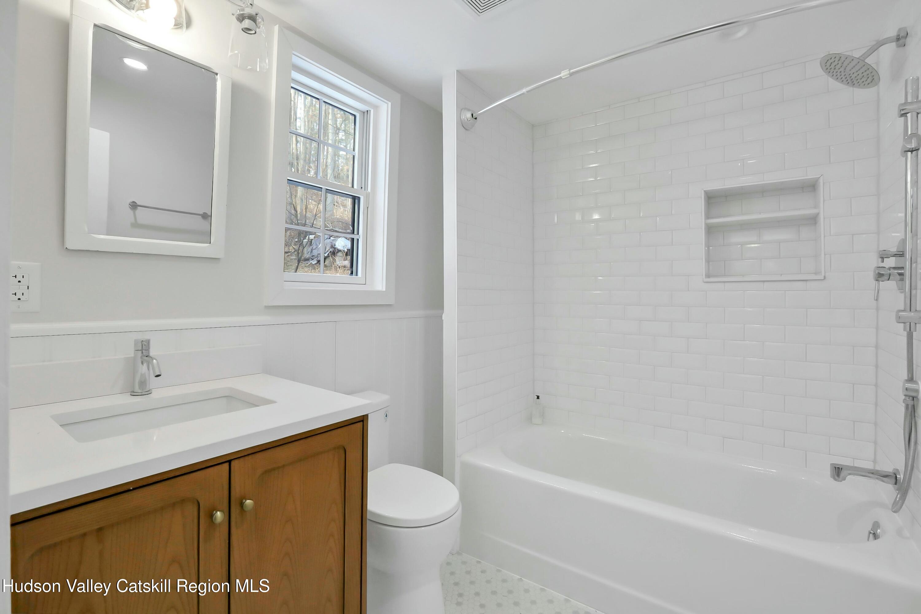 Kingston, New York 12401, United States, 2 Bedrooms Bedrooms, ,1 BathroomBathrooms,Residential,Pending,20906