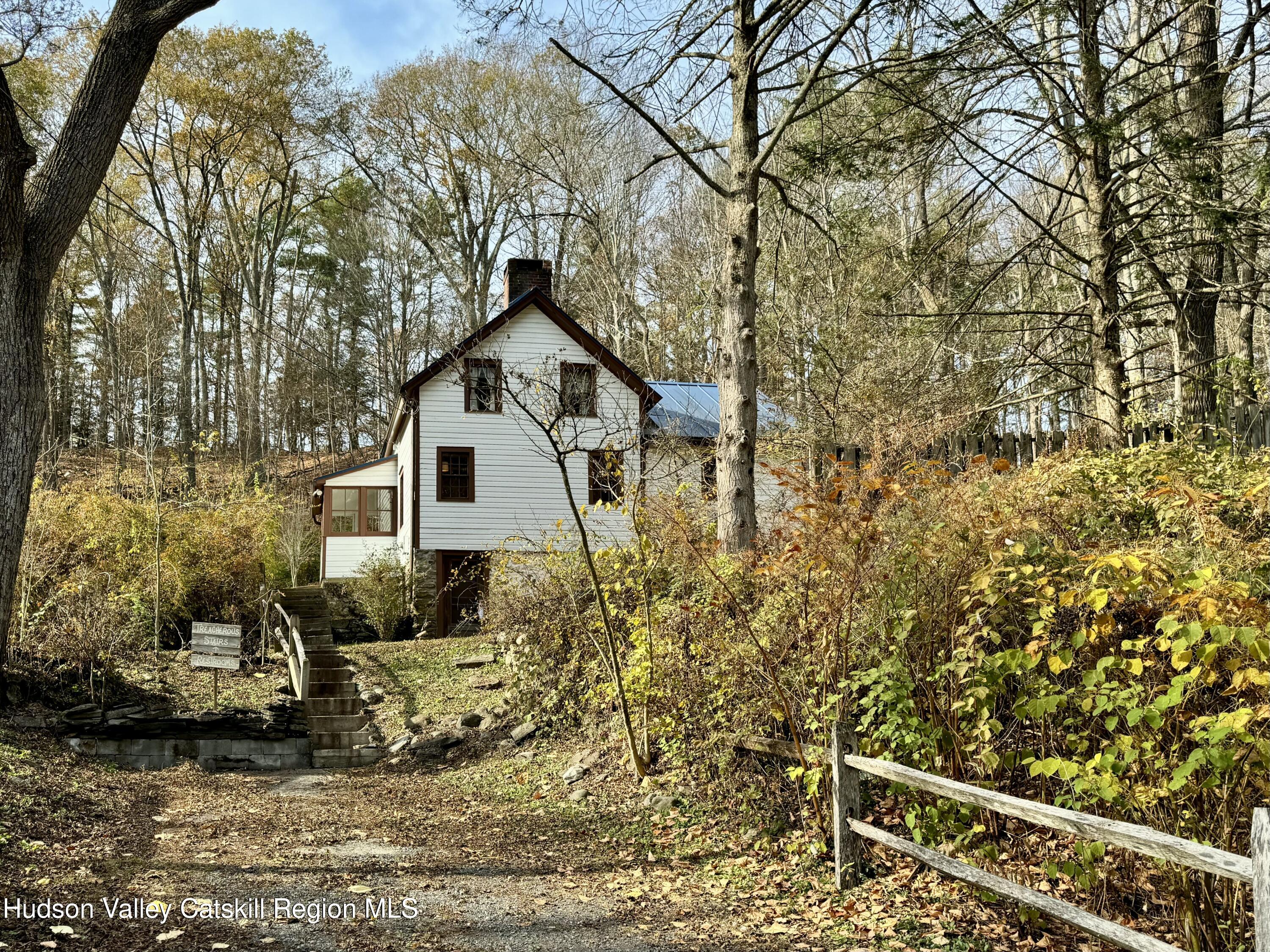 Kingston, New York 12401, United States, 2 Bedrooms Bedrooms, ,1 BathroomBathrooms,Residential,Pending,20906