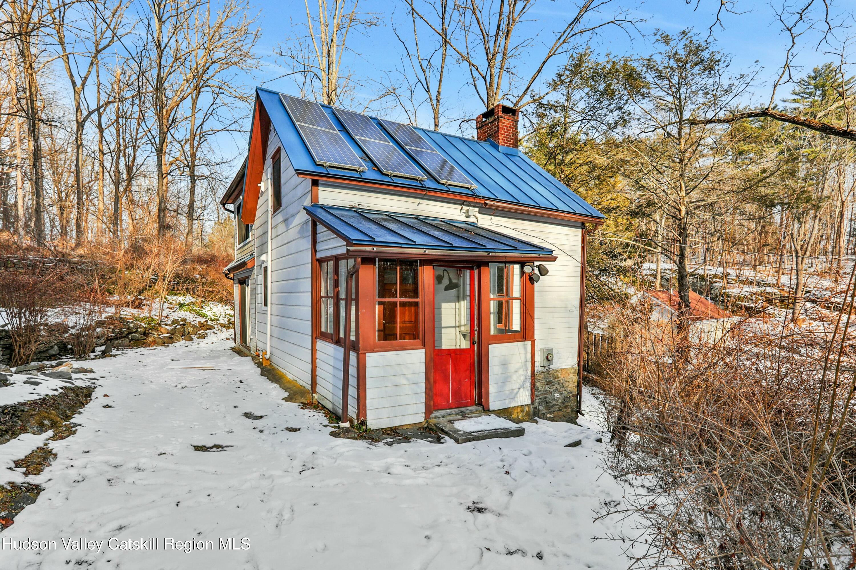 Kingston, New York 12401, United States, 2 Bedrooms Bedrooms, ,1 BathroomBathrooms,Residential,Pending,20906