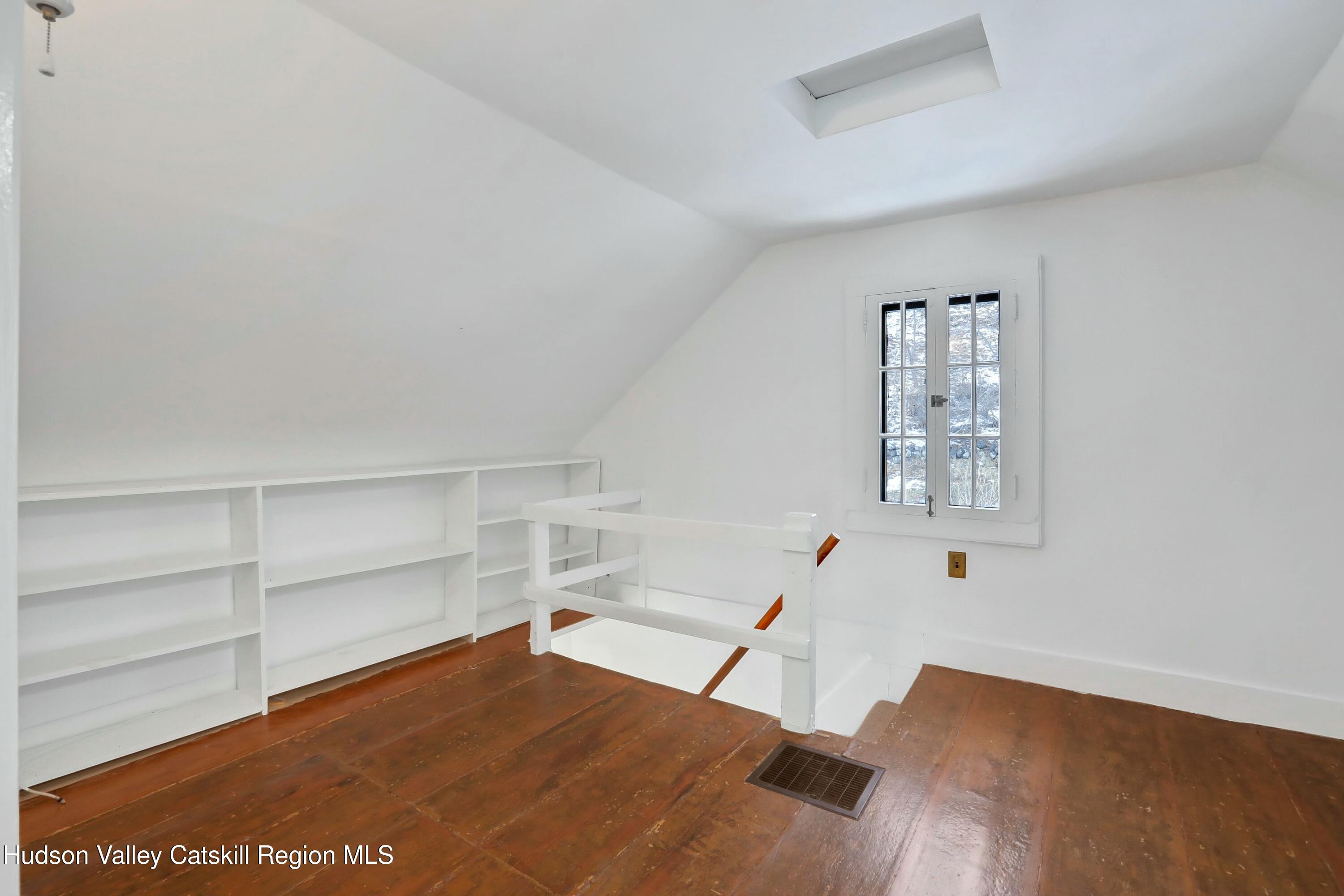 Kingston, New York 12401, United States, 2 Bedrooms Bedrooms, ,1 BathroomBathrooms,Residential,Pending,20906