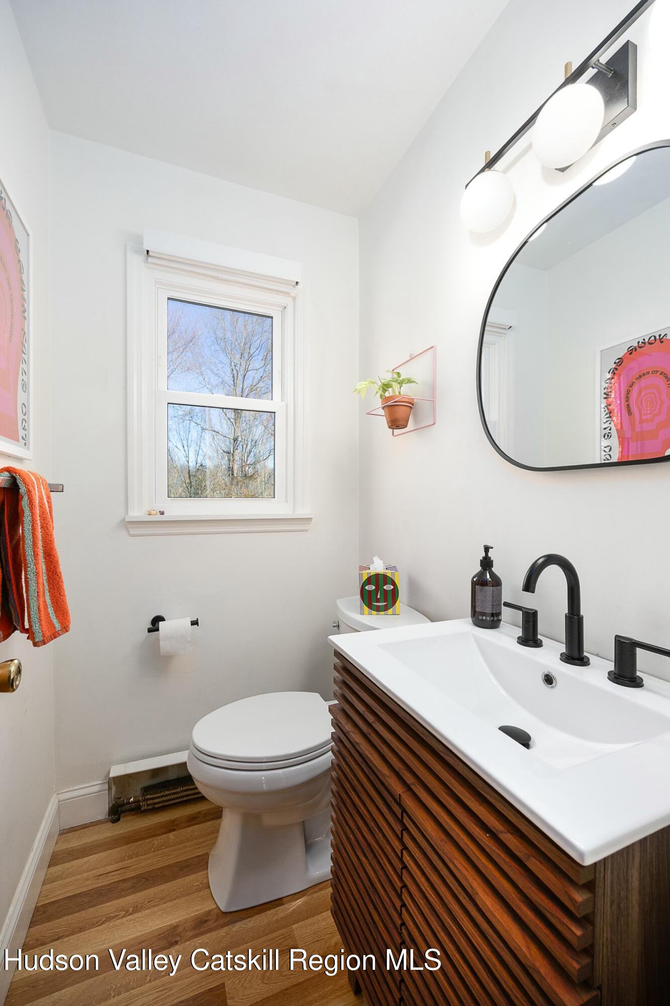 New Paltz, New York 12561, United States, 4 Bedrooms Bedrooms, ,2 BathroomsBathrooms,Residential,Active,96022