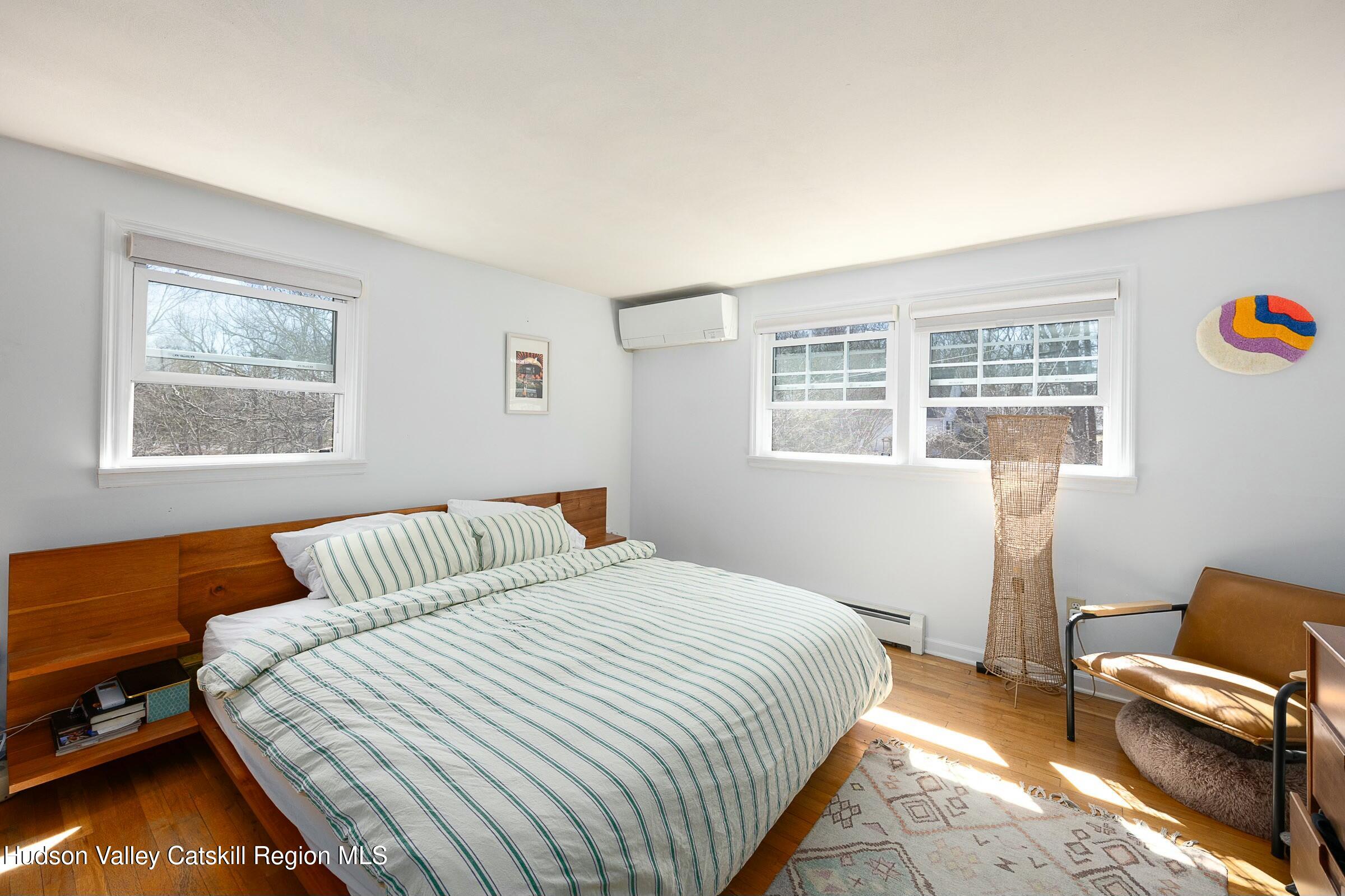 New Paltz, New York 12561, United States, 4 Bedrooms Bedrooms, ,2 BathroomsBathrooms,Residential,Active,96022