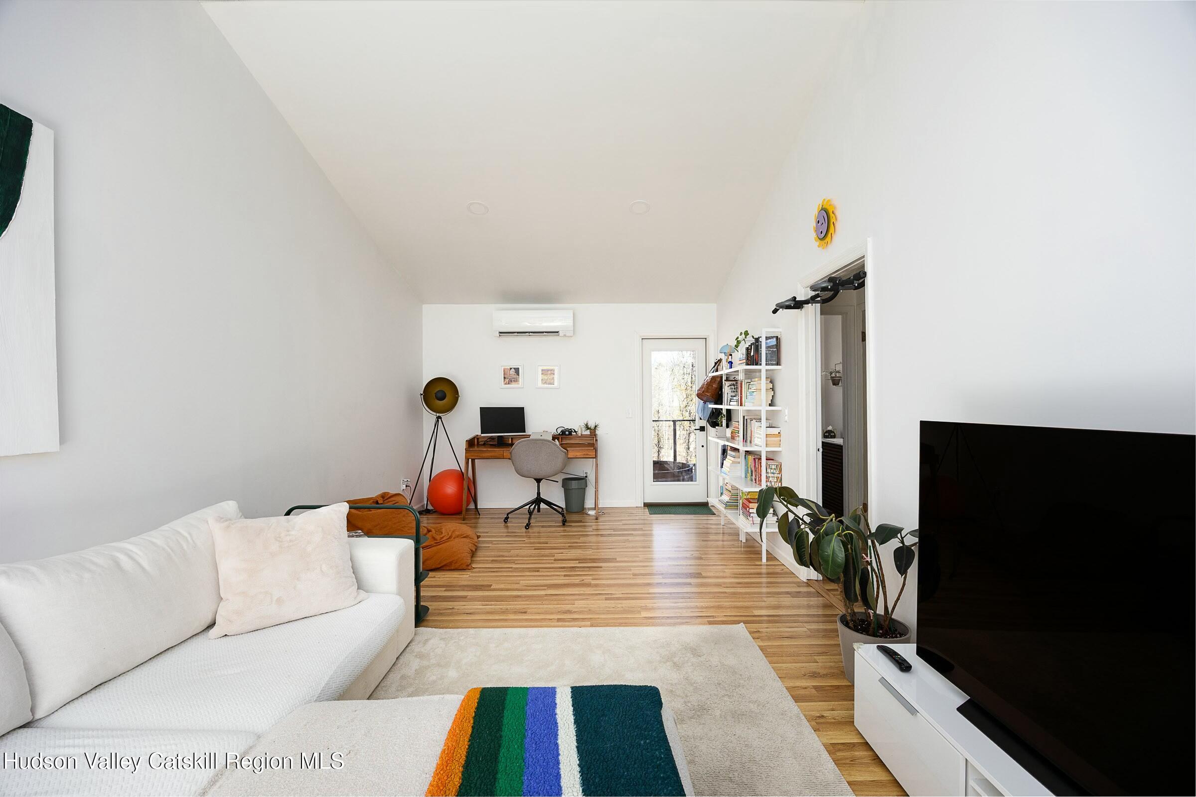 New Paltz, New York 12561, United States, 4 Bedrooms Bedrooms, ,2 BathroomsBathrooms,Residential,Active,96022