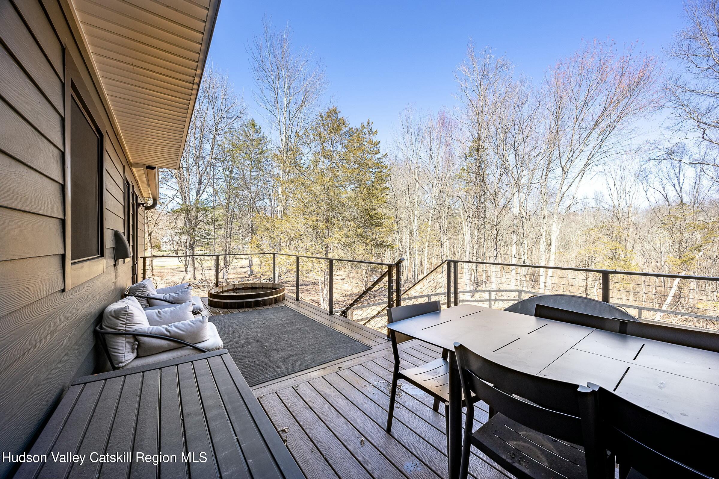 New Paltz, New York 12561, United States, 4 Bedrooms Bedrooms, ,2 BathroomsBathrooms,Residential,Active,96022