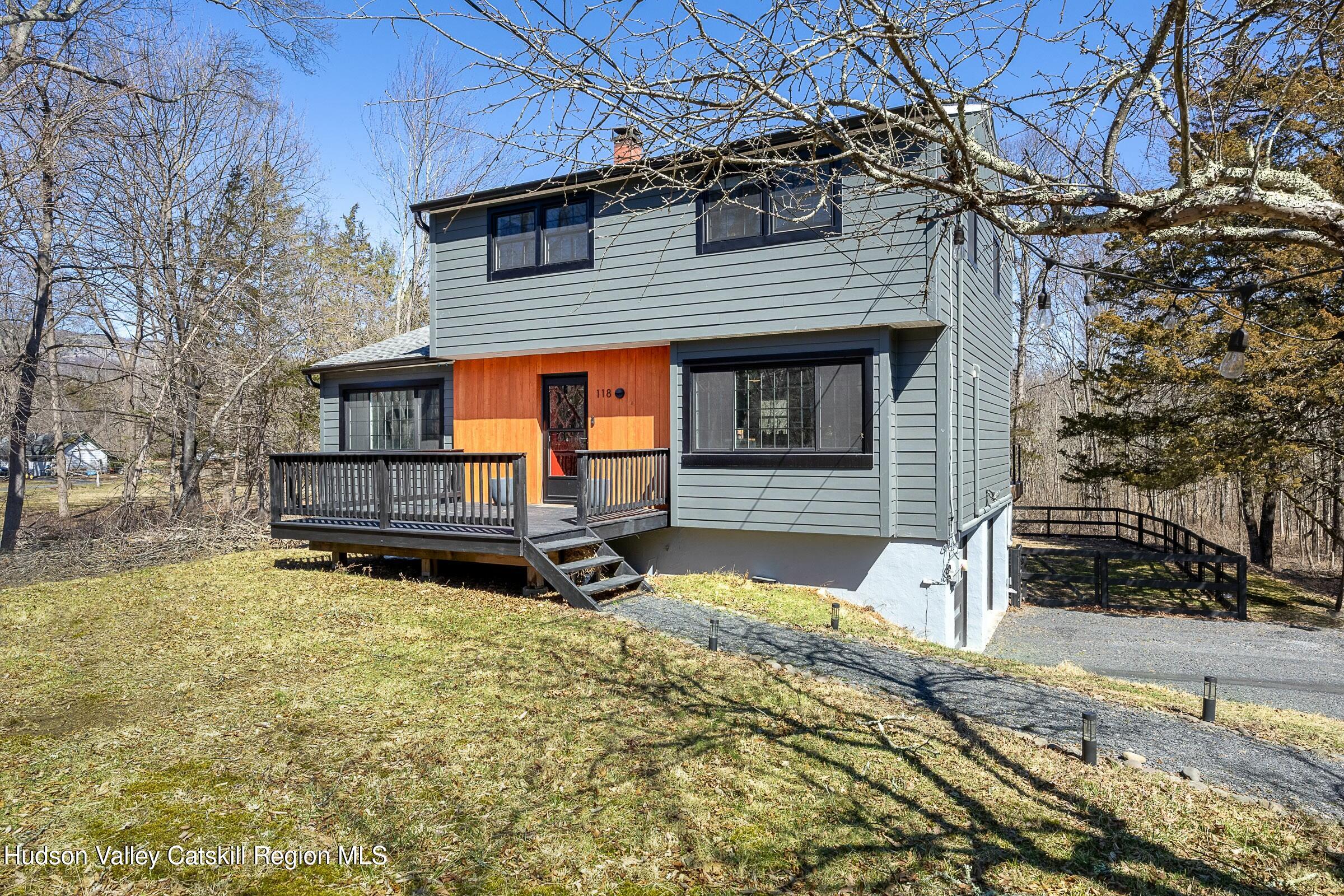 New Paltz, New York 12561, United States, 4 Bedrooms Bedrooms, ,2 BathroomsBathrooms,Residential,Active,96022
