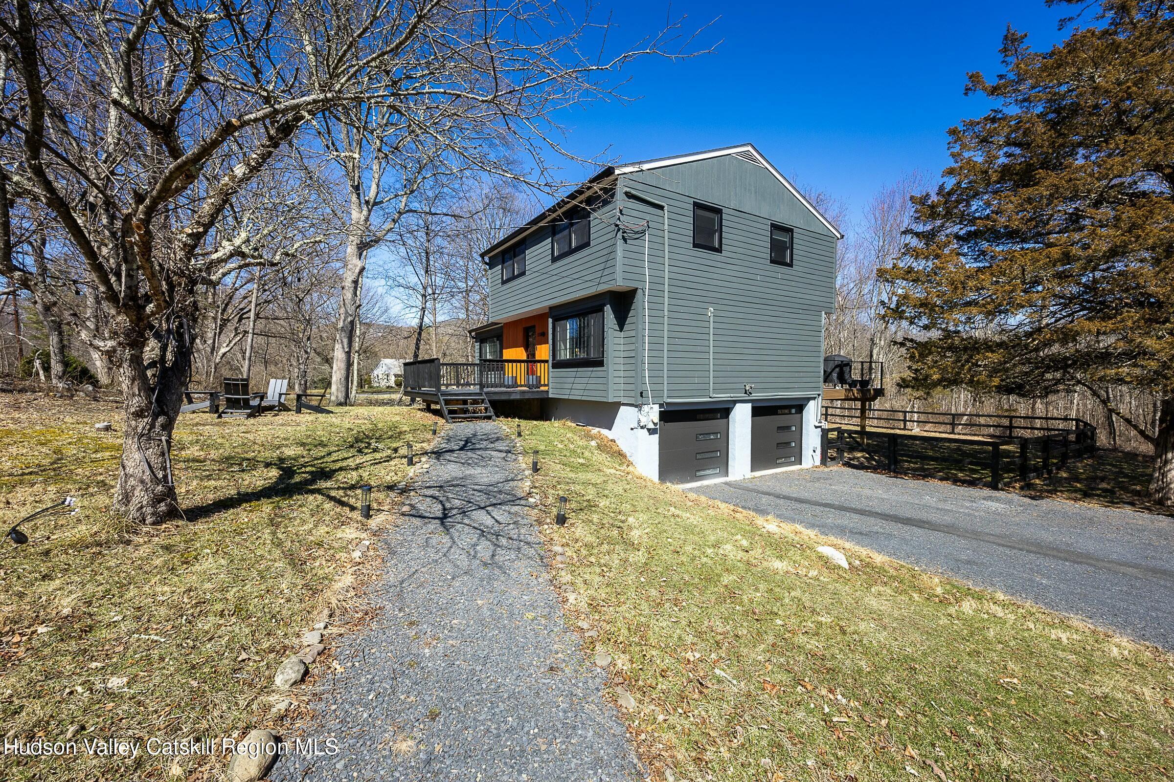 New Paltz, New York 12561, United States, 4 Bedrooms Bedrooms, ,2 BathroomsBathrooms,Residential,Active,96022