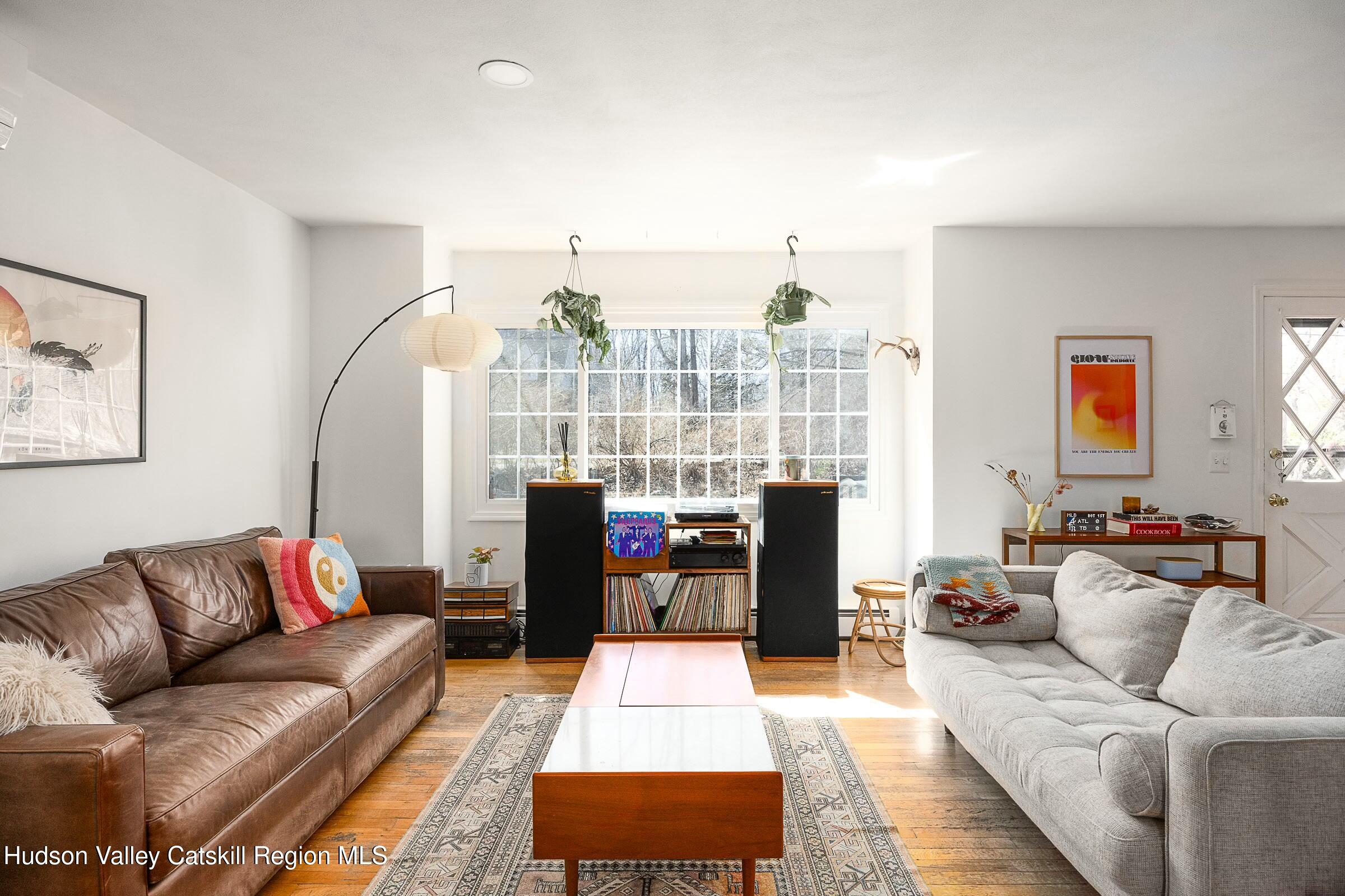 New Paltz, New York 12561, United States, 4 Bedrooms Bedrooms, ,2 BathroomsBathrooms,Residential,Active,96022