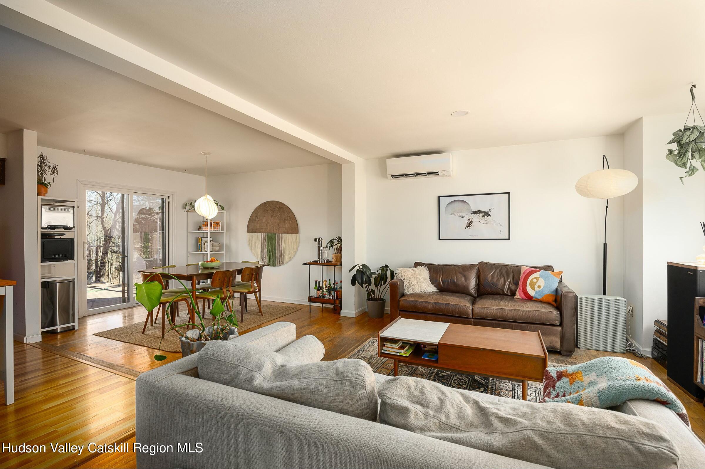 New Paltz, New York 12561, United States, 4 Bedrooms Bedrooms, ,2 BathroomsBathrooms,Residential,Active,96022