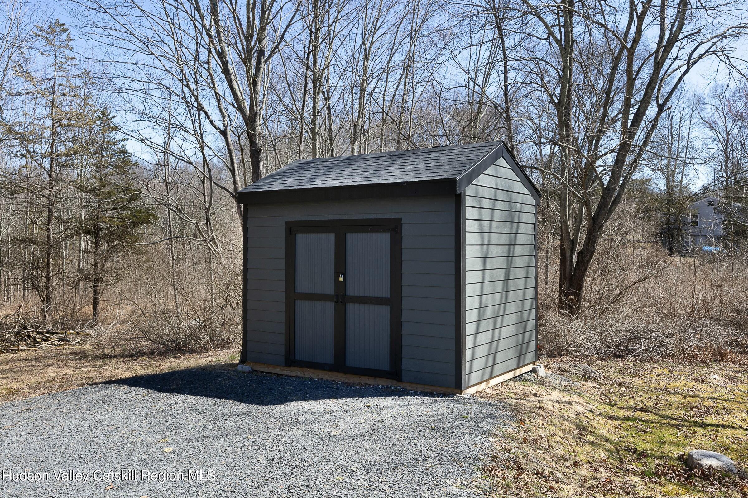 New Paltz, New York 12561, United States, 4 Bedrooms Bedrooms, ,2 BathroomsBathrooms,Residential,Active,96022